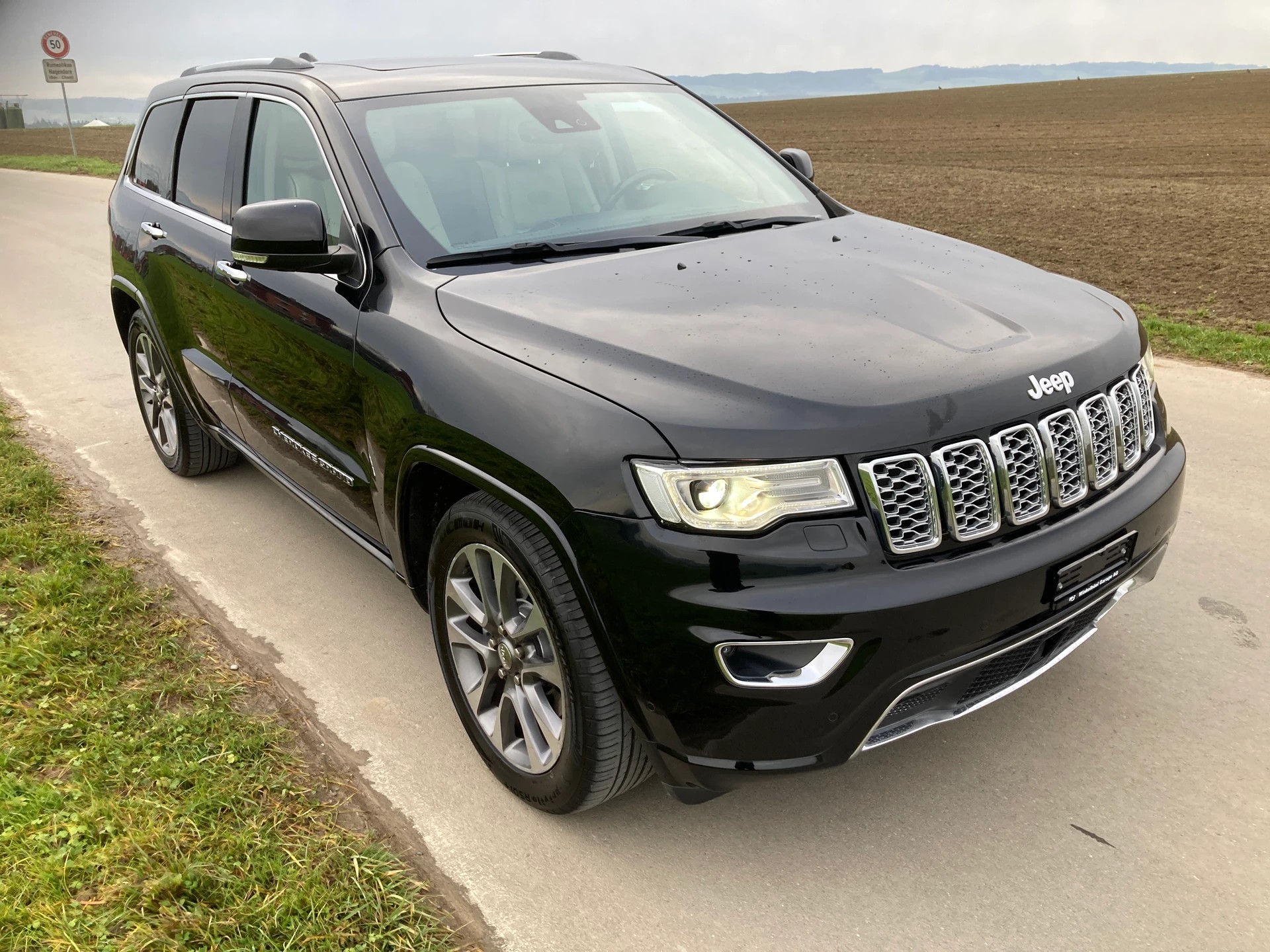 JEEP Grand Cherokee 3.0 CRD Overland Automatic-image-1