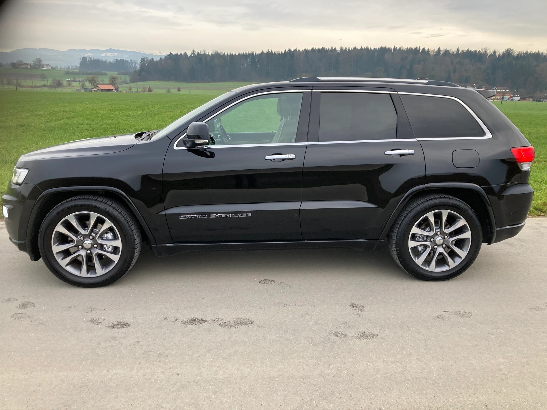 JEEP Grand Cherokee 3.0 CRD Overland Automatic-image-4