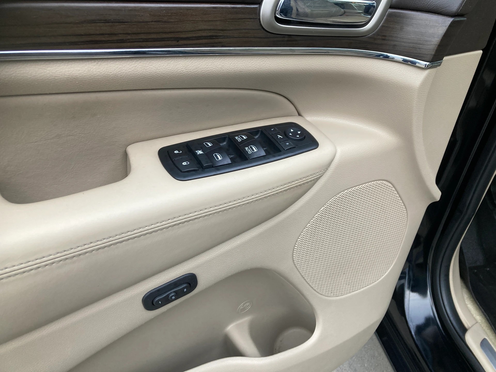 JEEP Grand Cherokee 3.0 CRD Overland Automatic-image-10