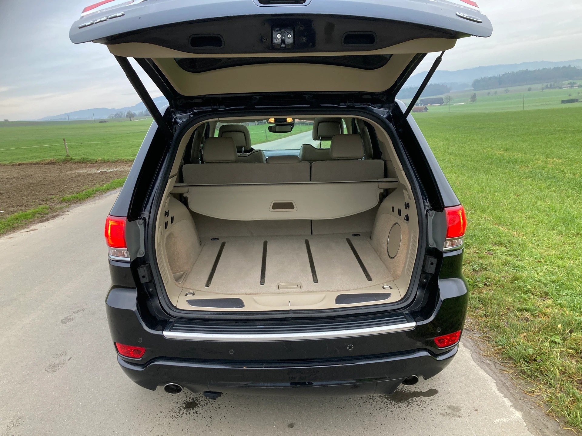 JEEP Grand Cherokee 3.0 CRD Overland Automatic-image-5