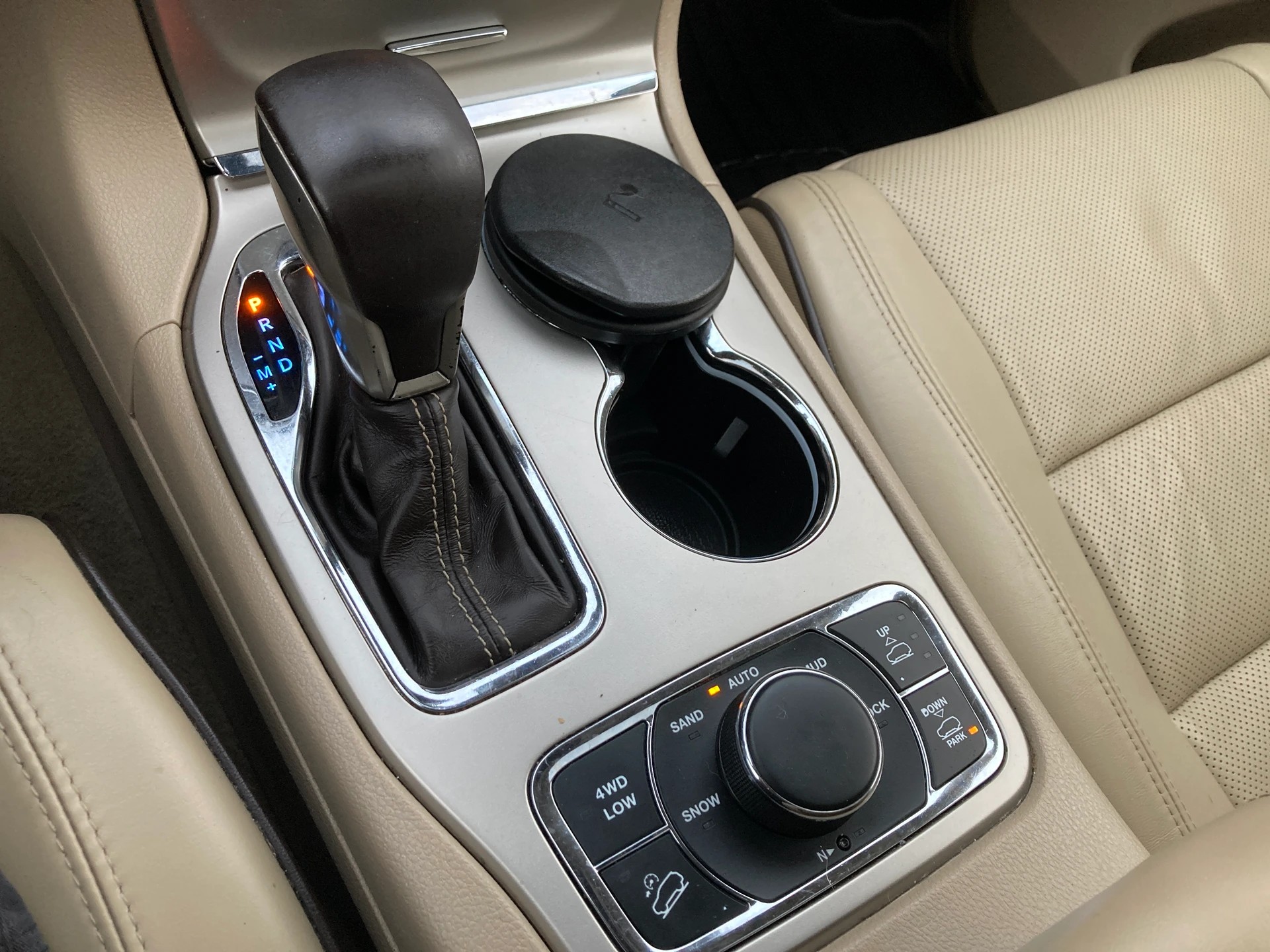 JEEP Grand Cherokee 3.0 CRD Overland Automatic-image-11