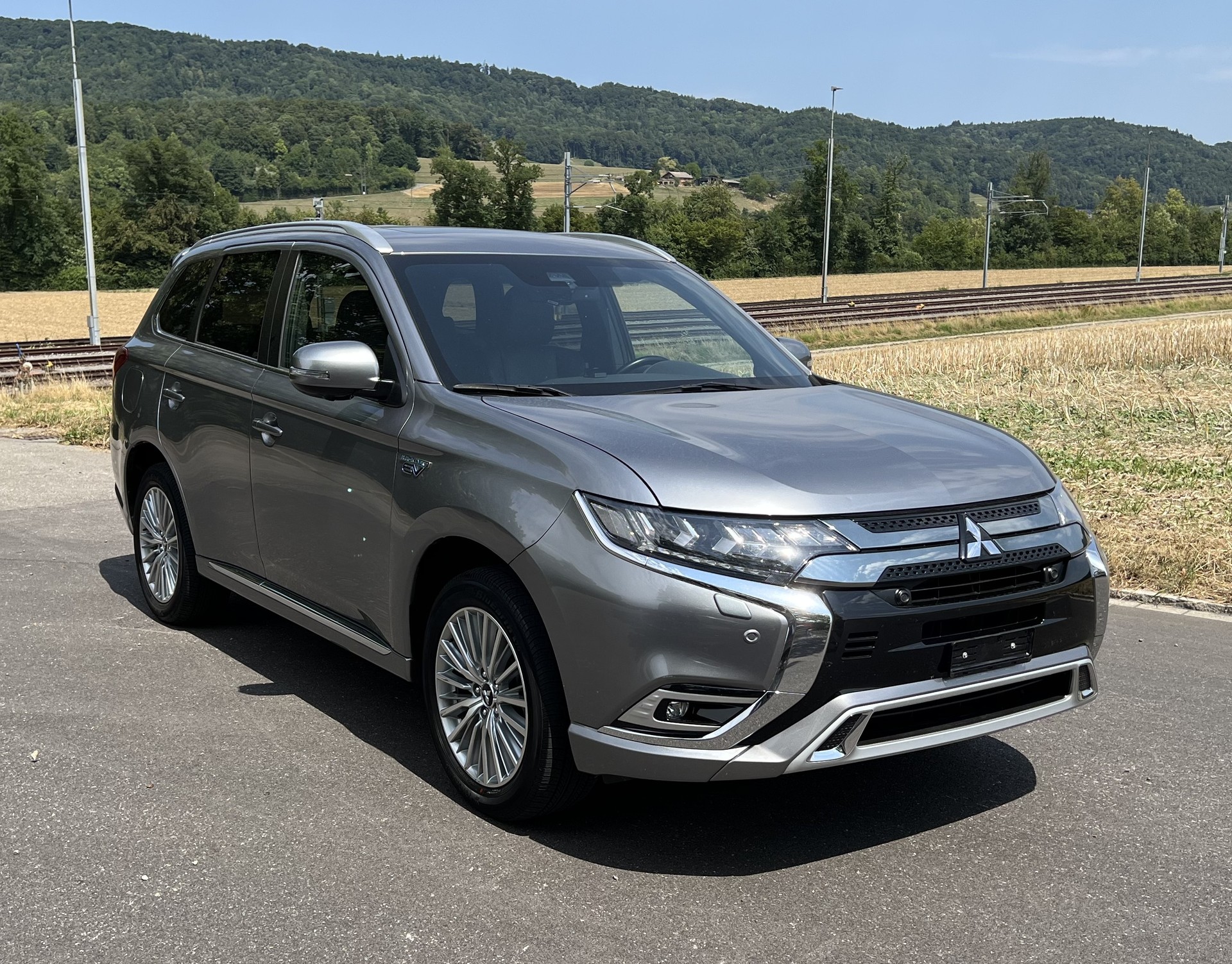 MITSUBISHI Outlander 2.4 PHEV Diamond 4WD Automatic-image-1