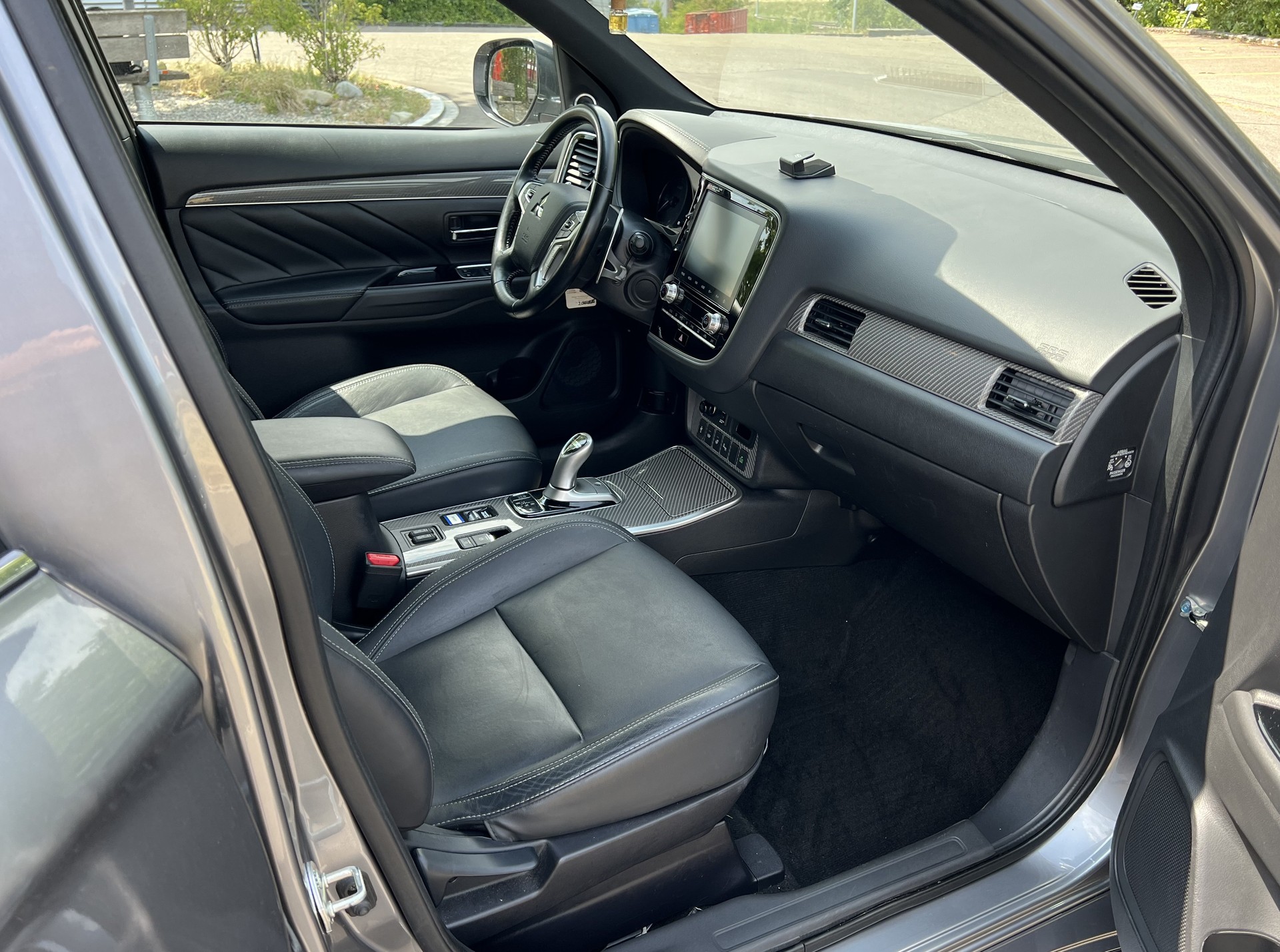 MITSUBISHI Outlander 2.4 PHEV Diamond 4WD Automatic-image-9