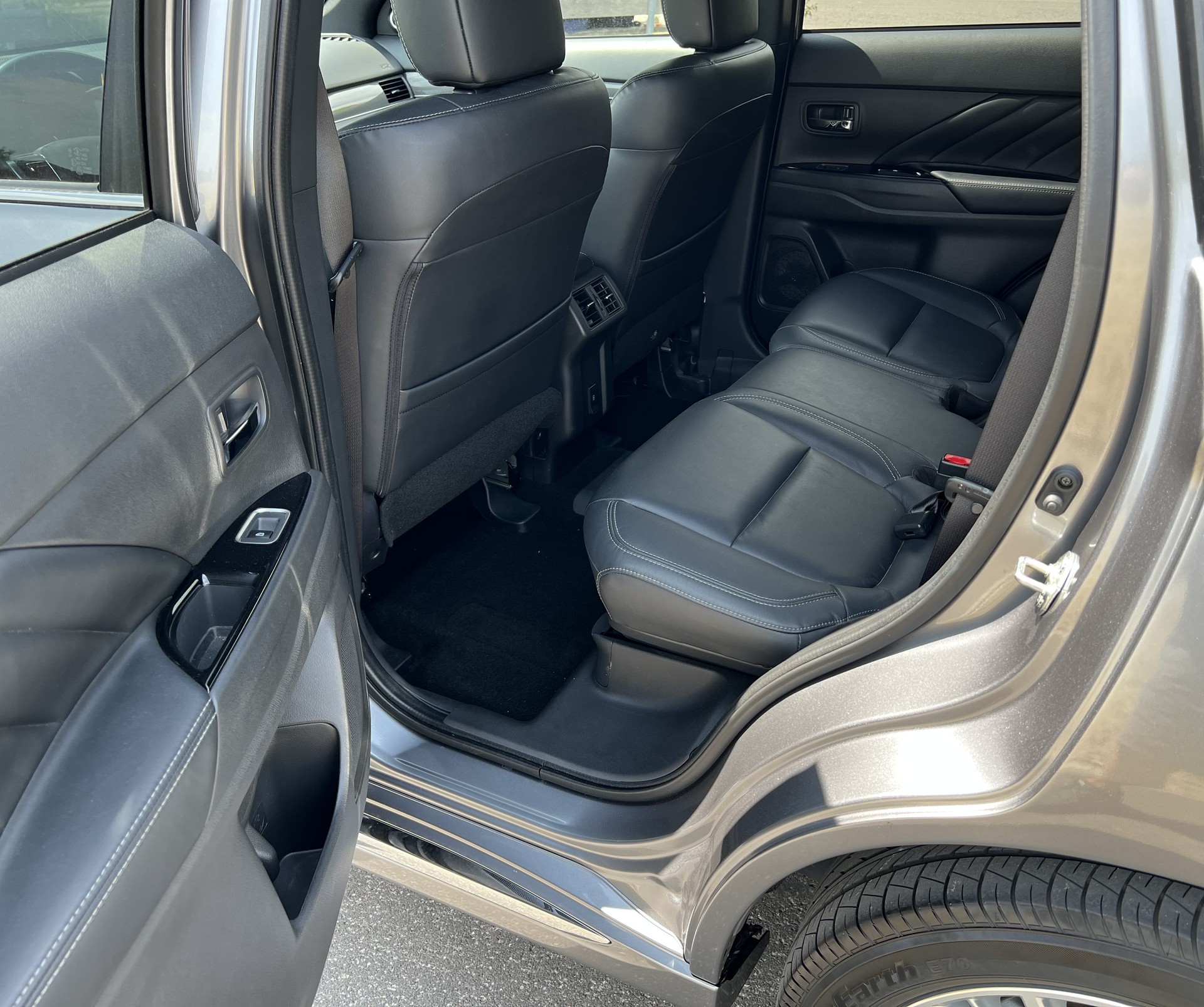 MITSUBISHI Outlander 2.4 PHEV Diamond 4WD Automatic-image-5