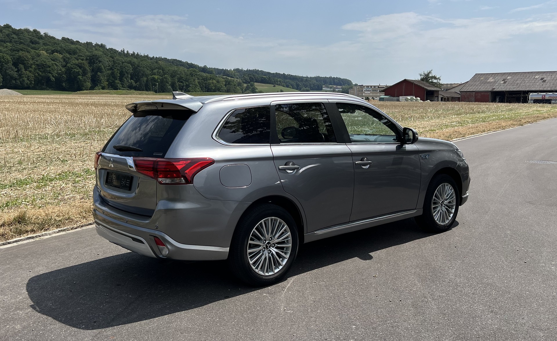 MITSUBISHI Outlander 2.4 PHEV Diamond 4WD Automatic-image-2