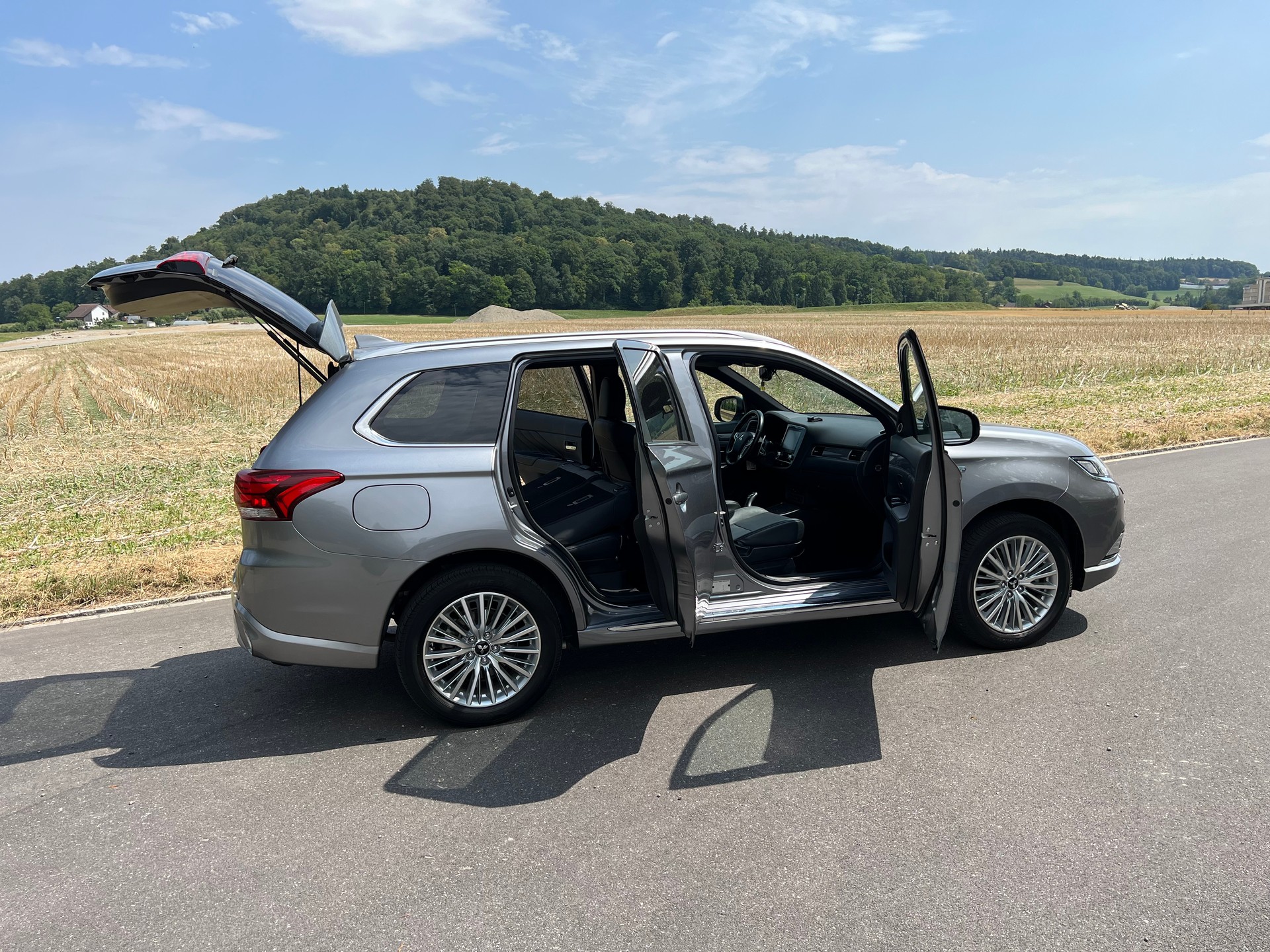 MITSUBISHI Outlander 2.4 PHEV Diamond 4WD Automatic-image-10