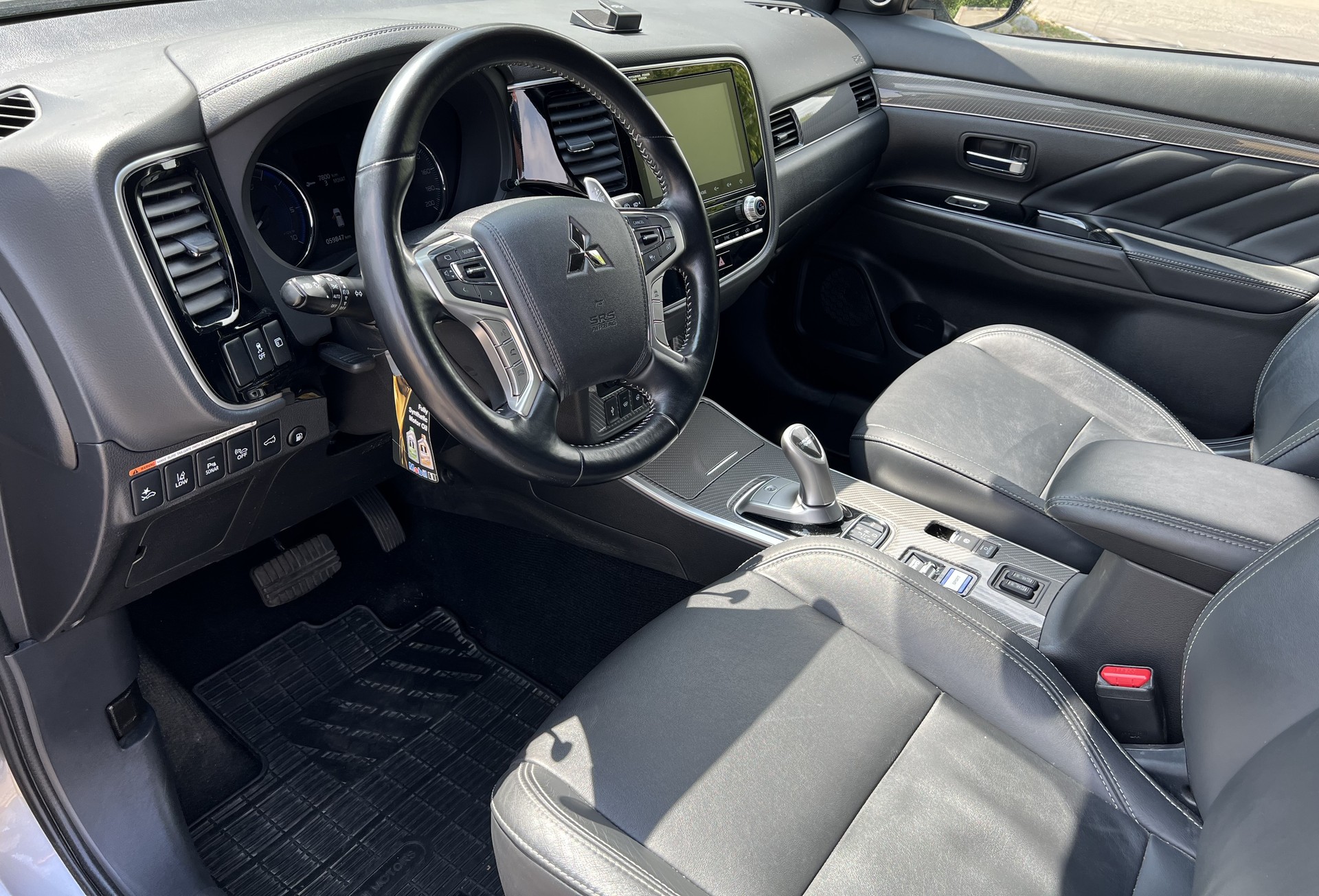 MITSUBISHI Outlander 2.4 PHEV Diamond 4WD Automatic-image-4