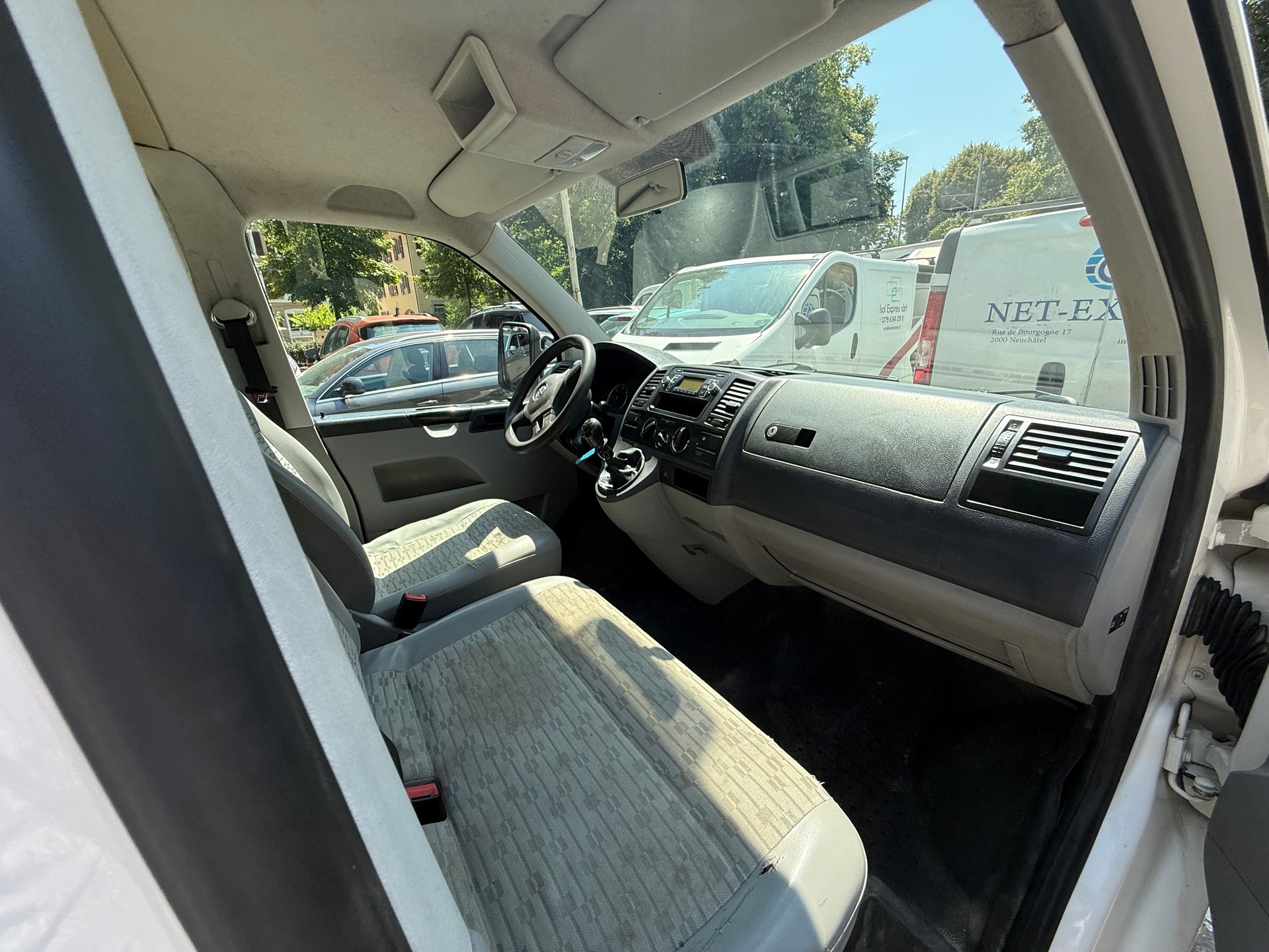 VW T5 2.0 TDI-image-2