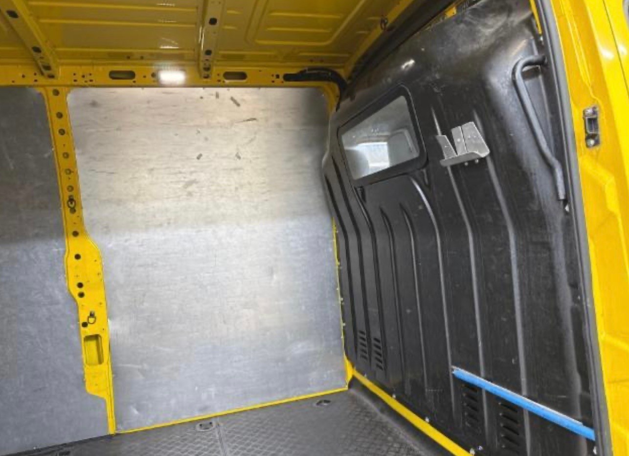 RENAULT Master T35 2.3dCi 135 L3H2-image-9