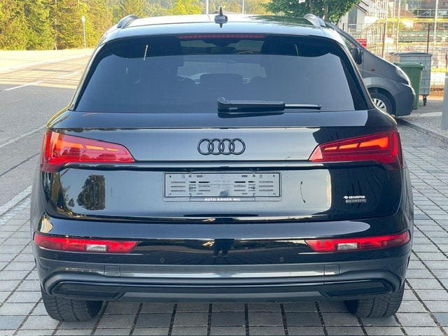 AUDI Q5 Sportback 40 TDI S line quattro S-tronic-image-8