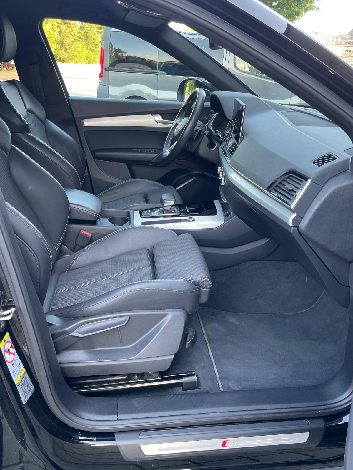 AUDI Q5 Sportback 40 TDI S line quattro S-tronic-image-23