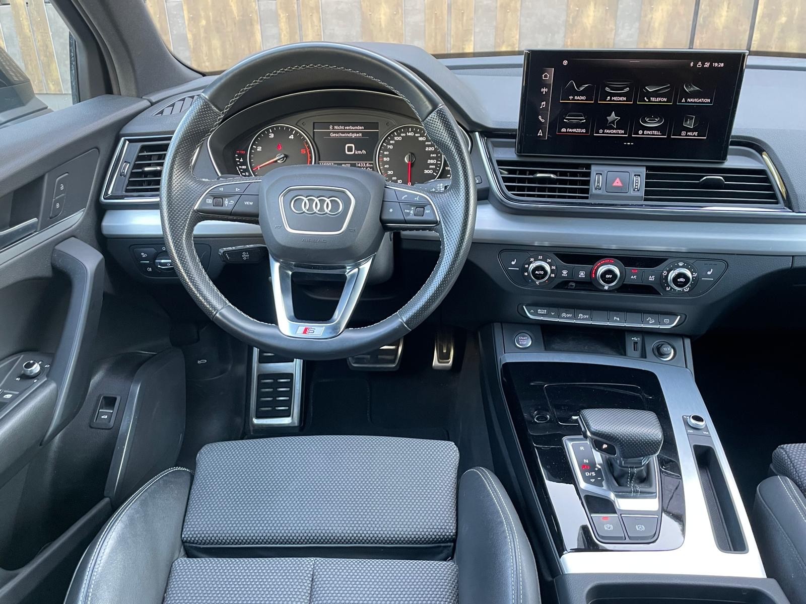 AUDI Q5 Sportback 40 TDI S line quattro S-tronic-image-20