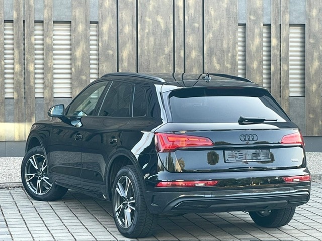 AUDI Q5 Sportback 40 TDI S line quattro S-tronic-image-11