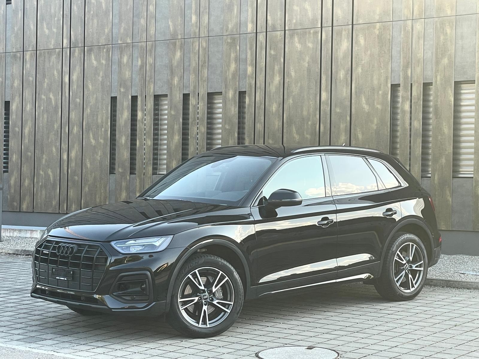 AUDI Q5 Sportback 40 TDI S line quattro S-tronic-image-2