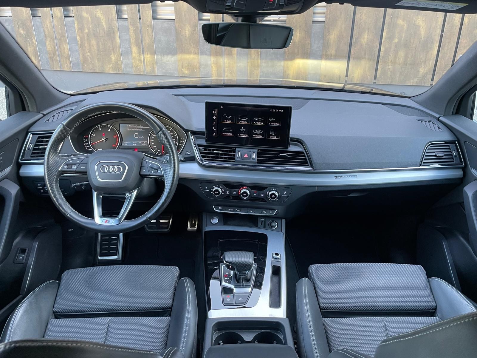 AUDI Q5 Sportback 40 TDI S line quattro S-tronic-image-19