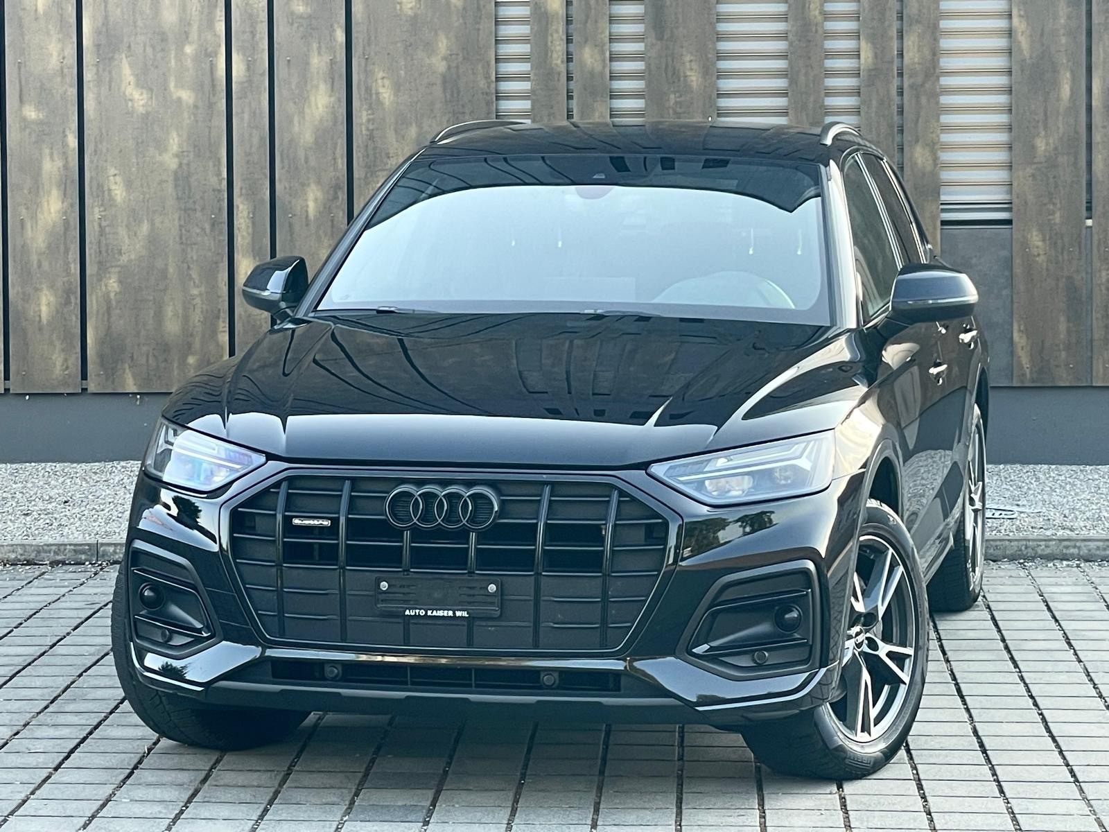 AUDI Q5 Sportback 40 TDI S line quattro S-tronic-image-0