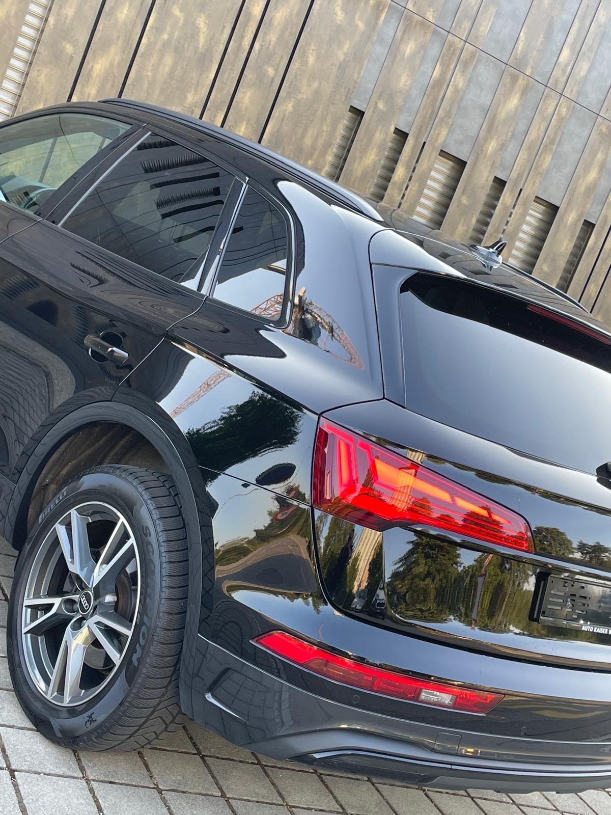 AUDI Q5 Sportback 40 TDI S line quattro S-tronic-image-13