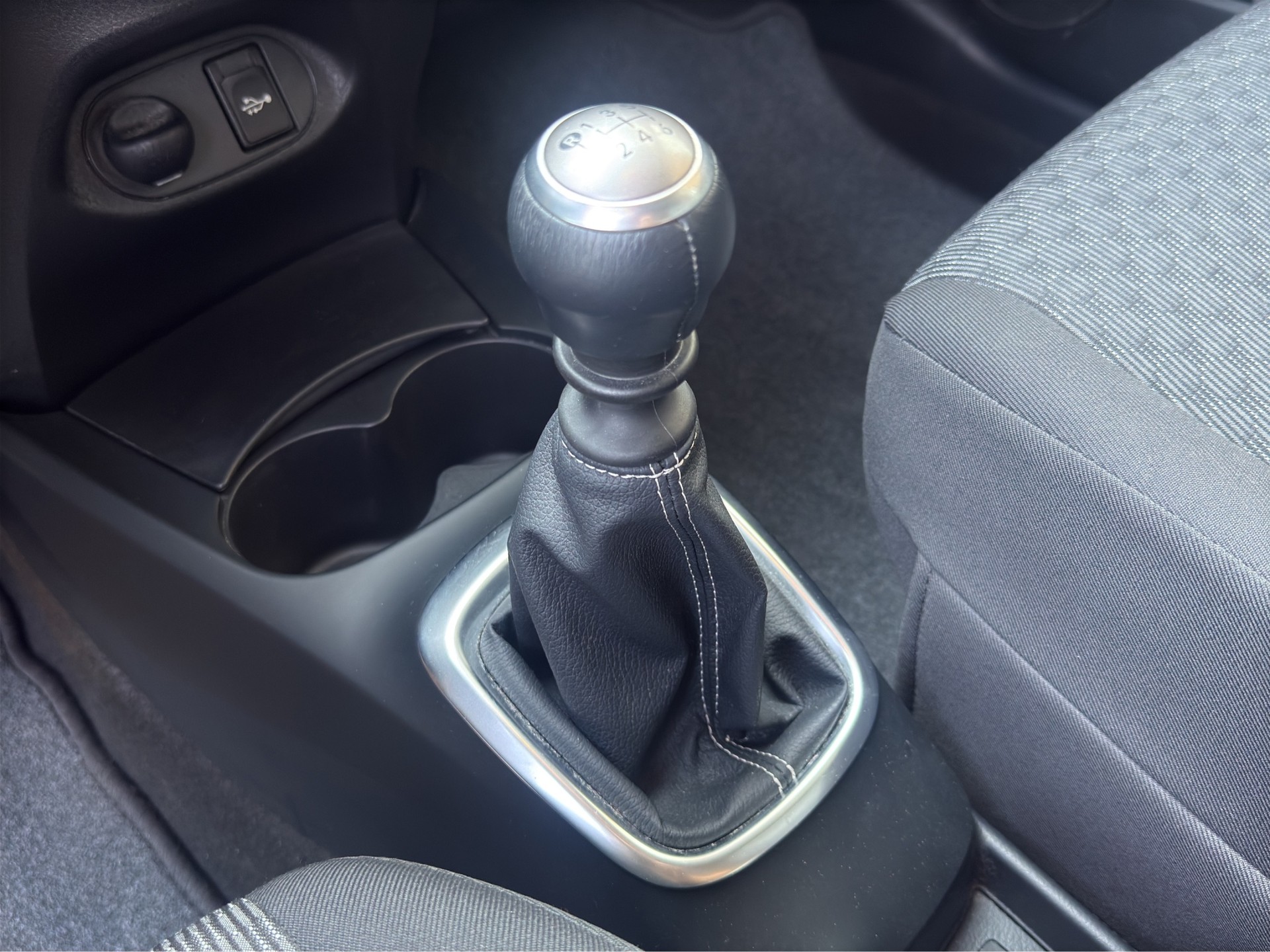 TOYOTA Yaris 1.33 Trend-image-22