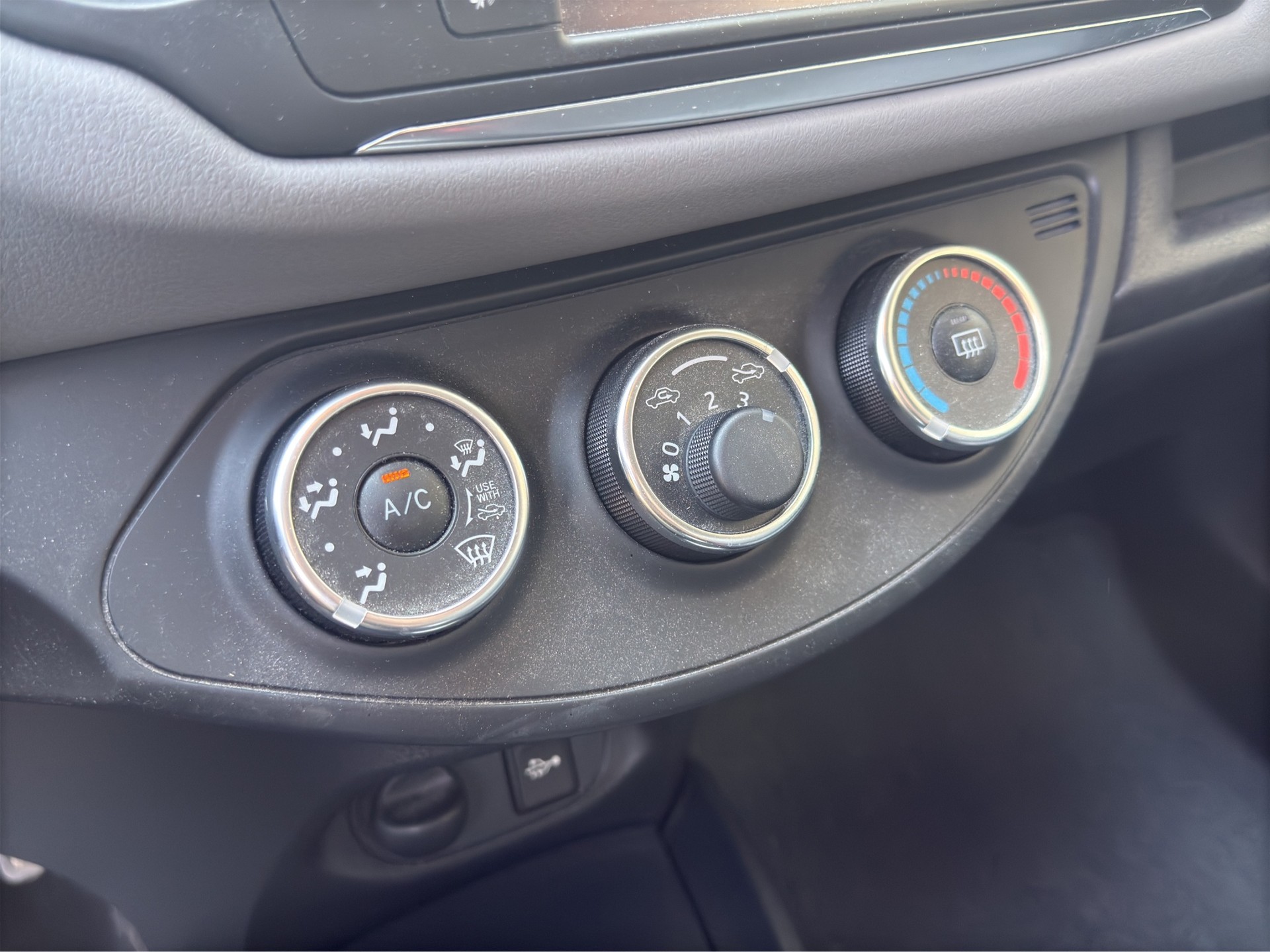 TOYOTA Yaris 1.33 Trend-image-23