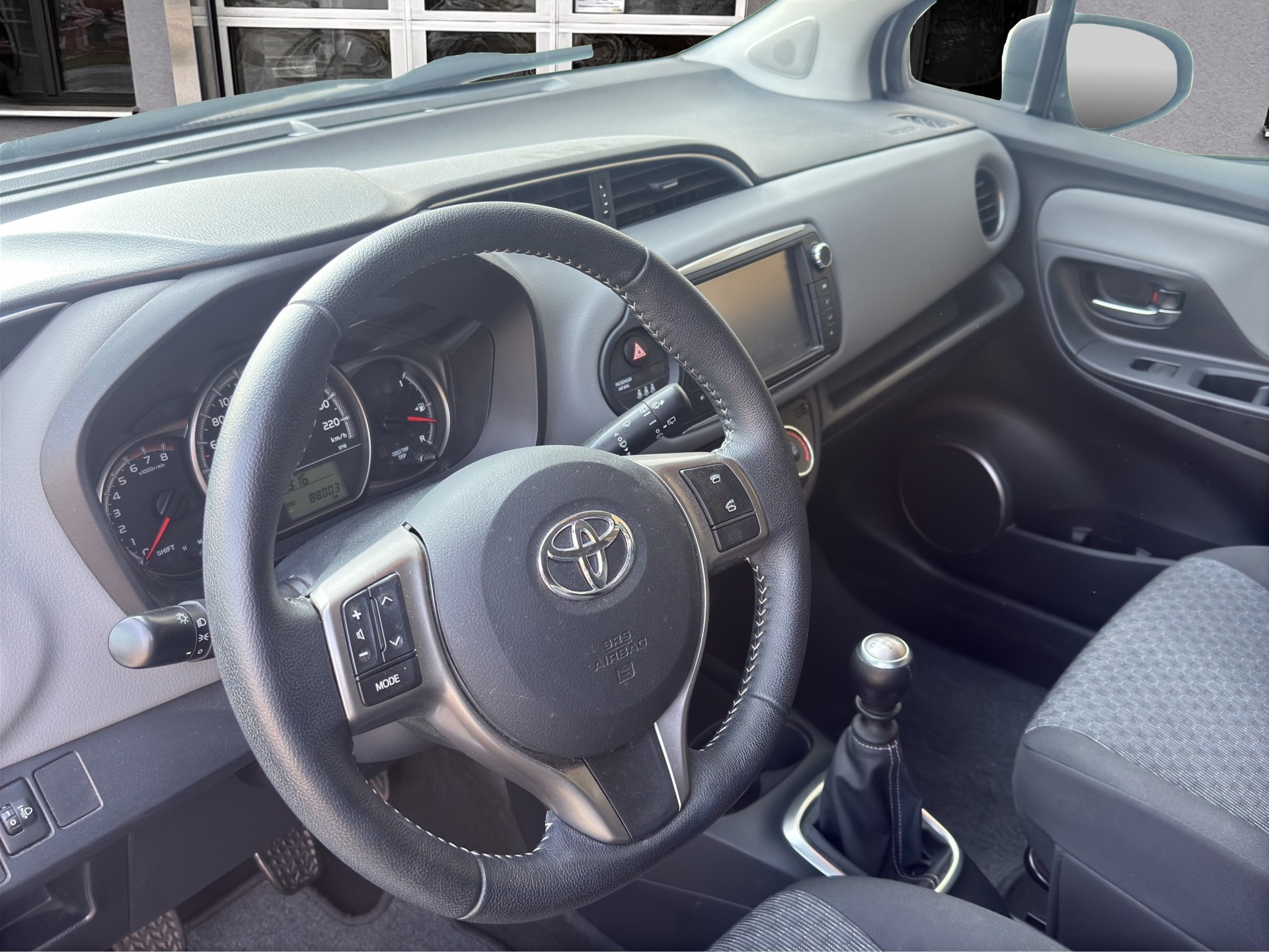 TOYOTA Yaris 1.33 Trend-image-12