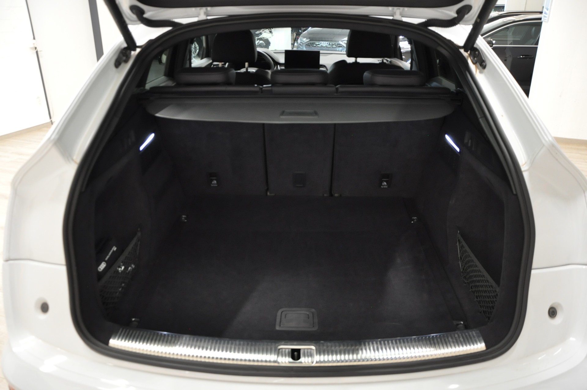 AUDI Q5 Sportback 40 TDI Blackedition quattro S-tronic-image-28