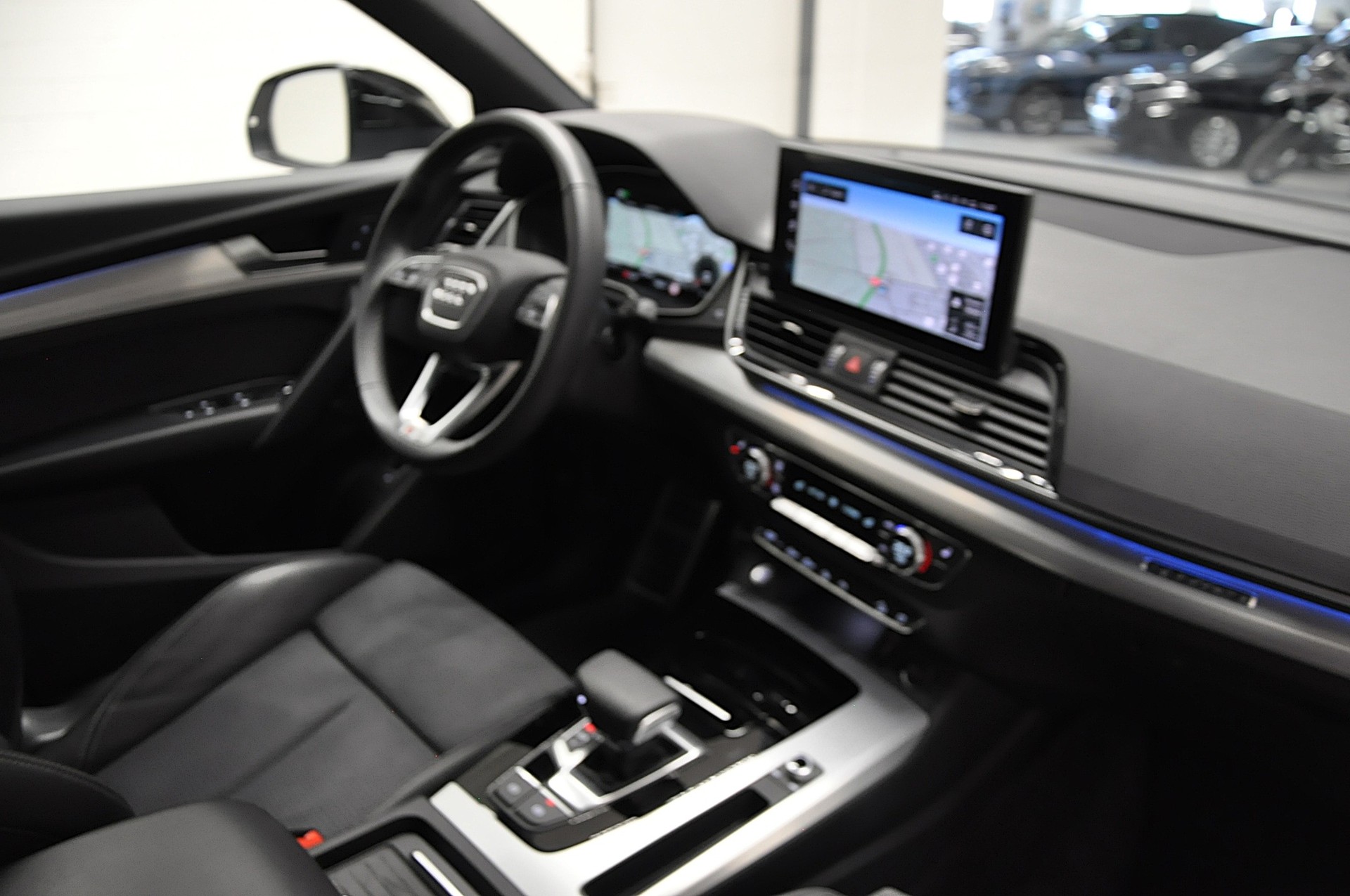 AUDI Q5 Sportback 40 TDI Blackedition quattro S-tronic-image-12
