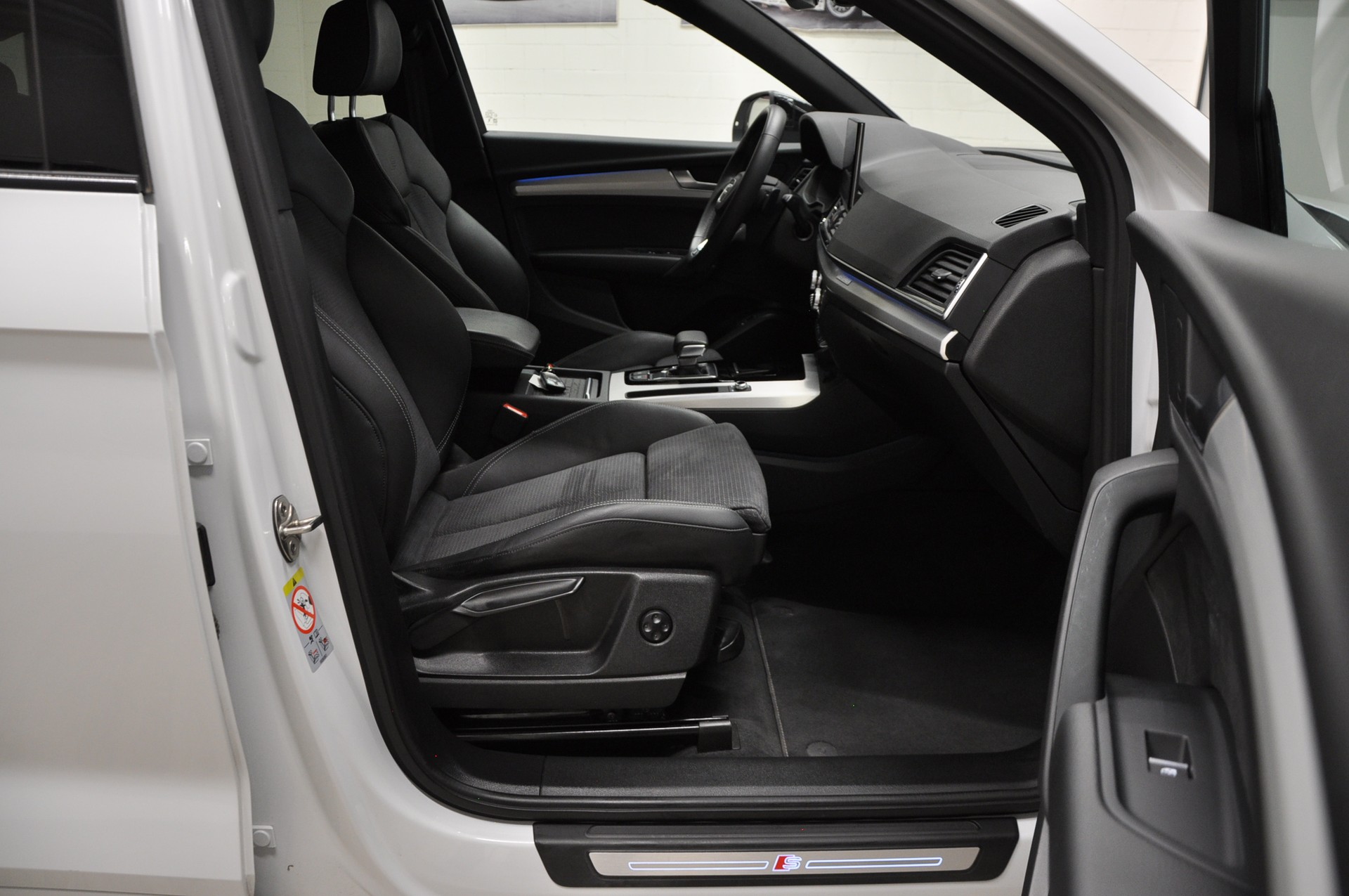 AUDI Q5 Sportback 40 TDI Blackedition quattro S-tronic-image-14