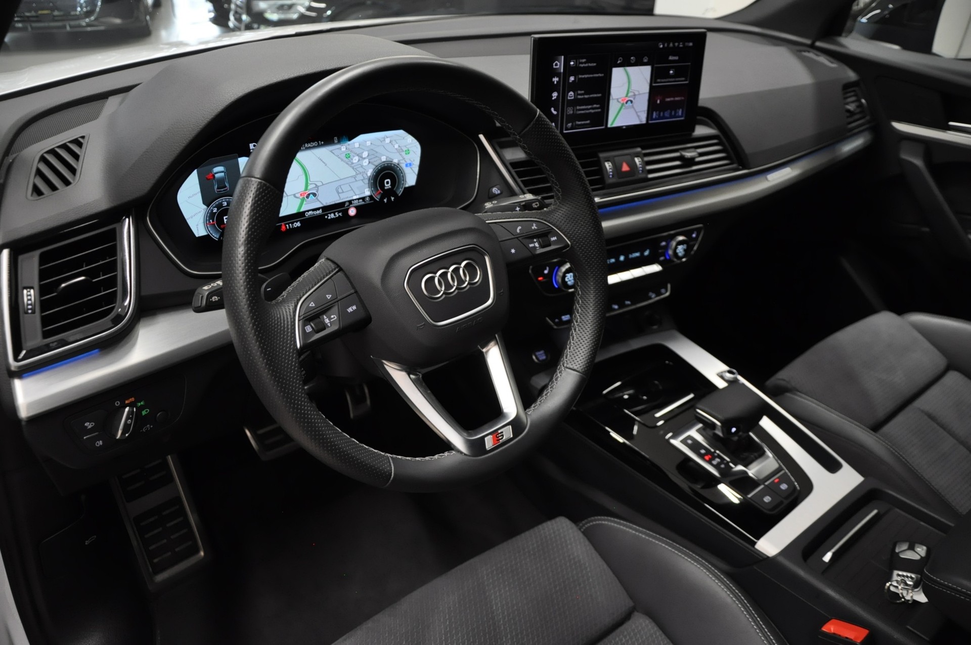 AUDI Q5 Sportback 40 TDI Blackedition quattro S-tronic-image-11