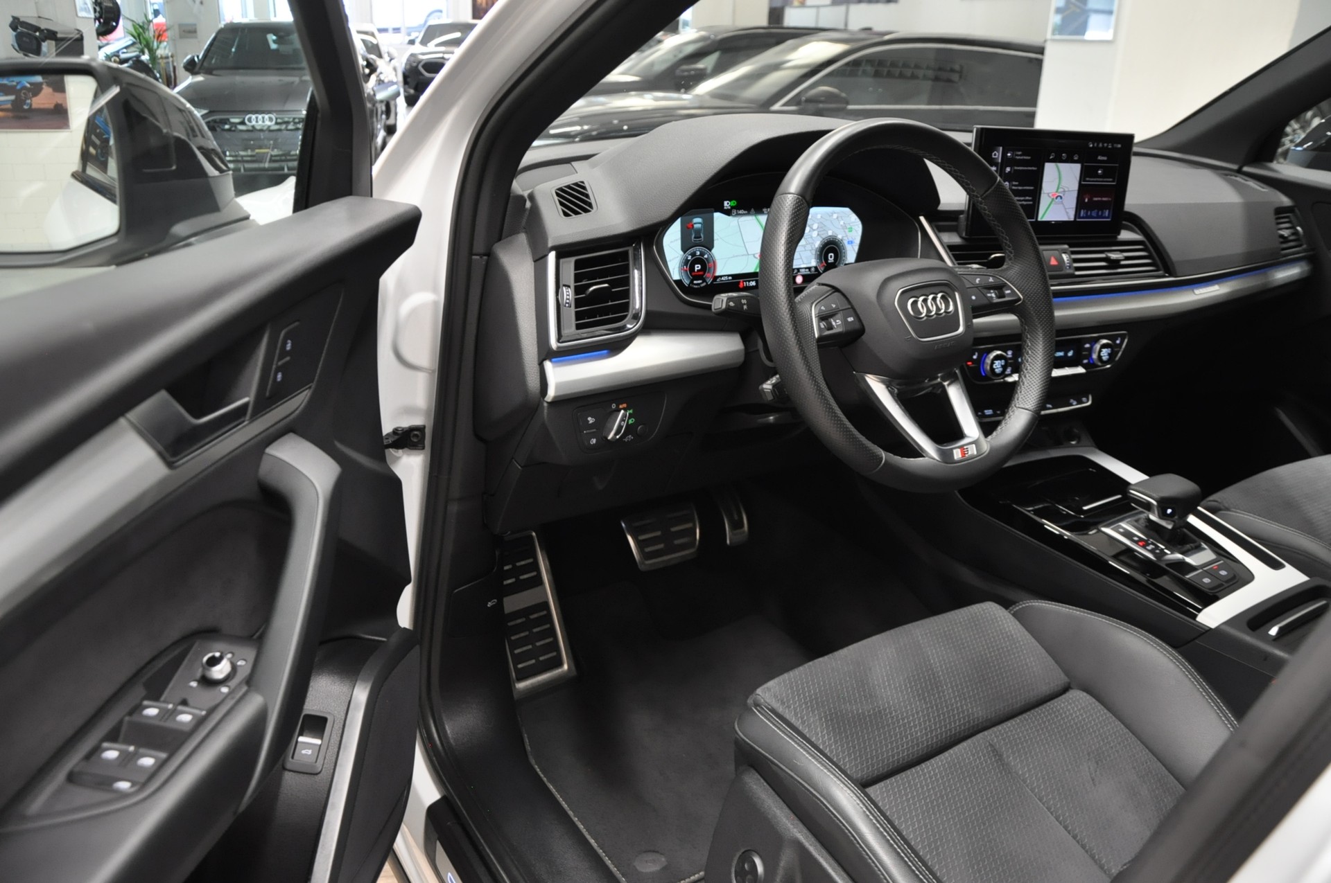 AUDI Q5 Sportback 40 TDI Blackedition quattro S-tronic-image-10