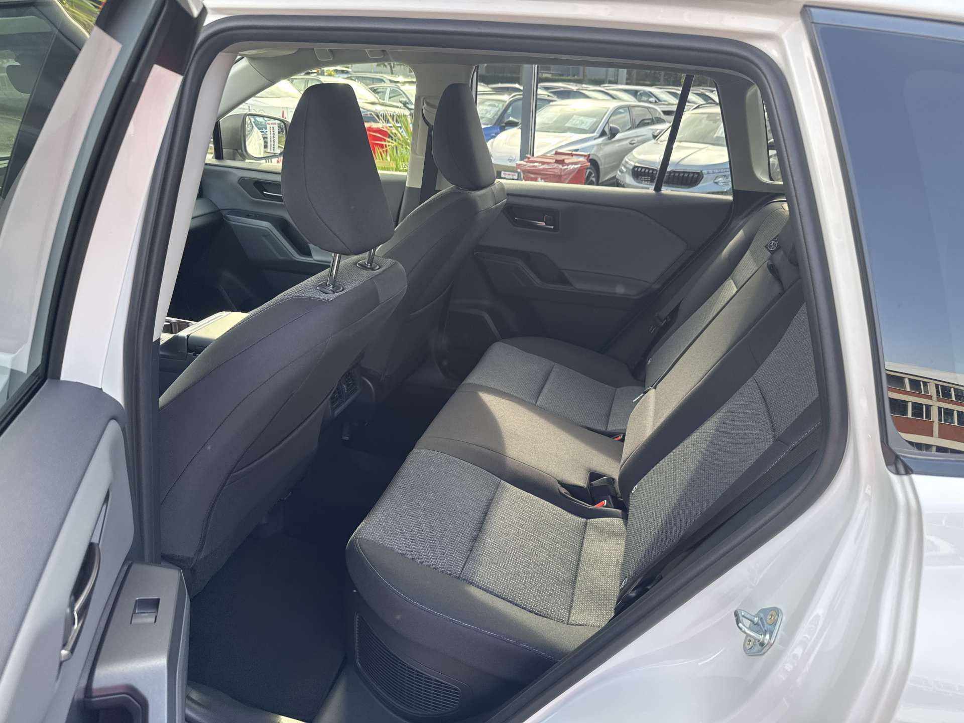 TOYOTA RAV-4 2.5 HSD Trend e-CVT AWD NEUES MODELL Automat-image-6