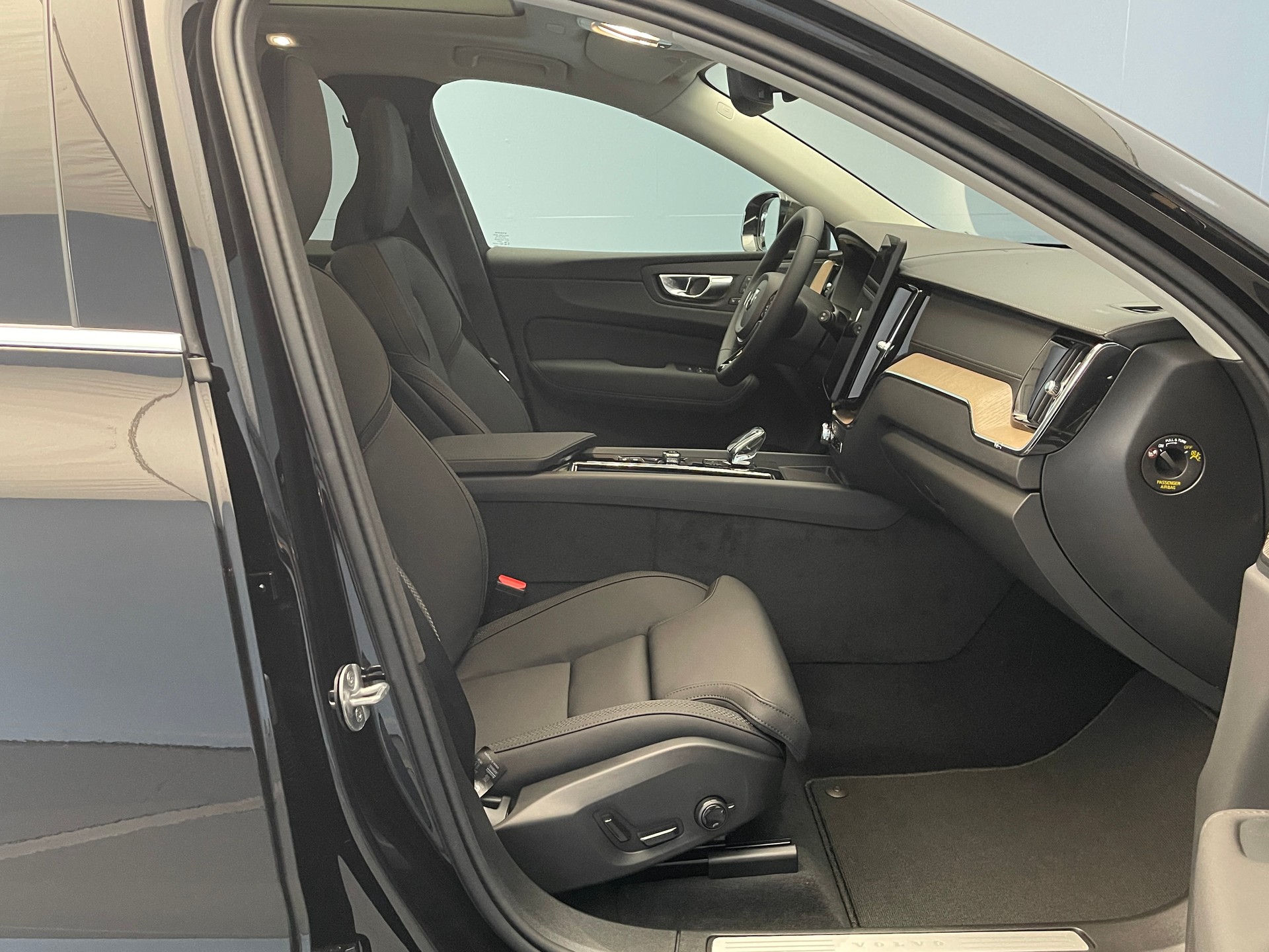 VOLVO XC60 2.0 T6 TE Ultra Bright eAWD-image-7