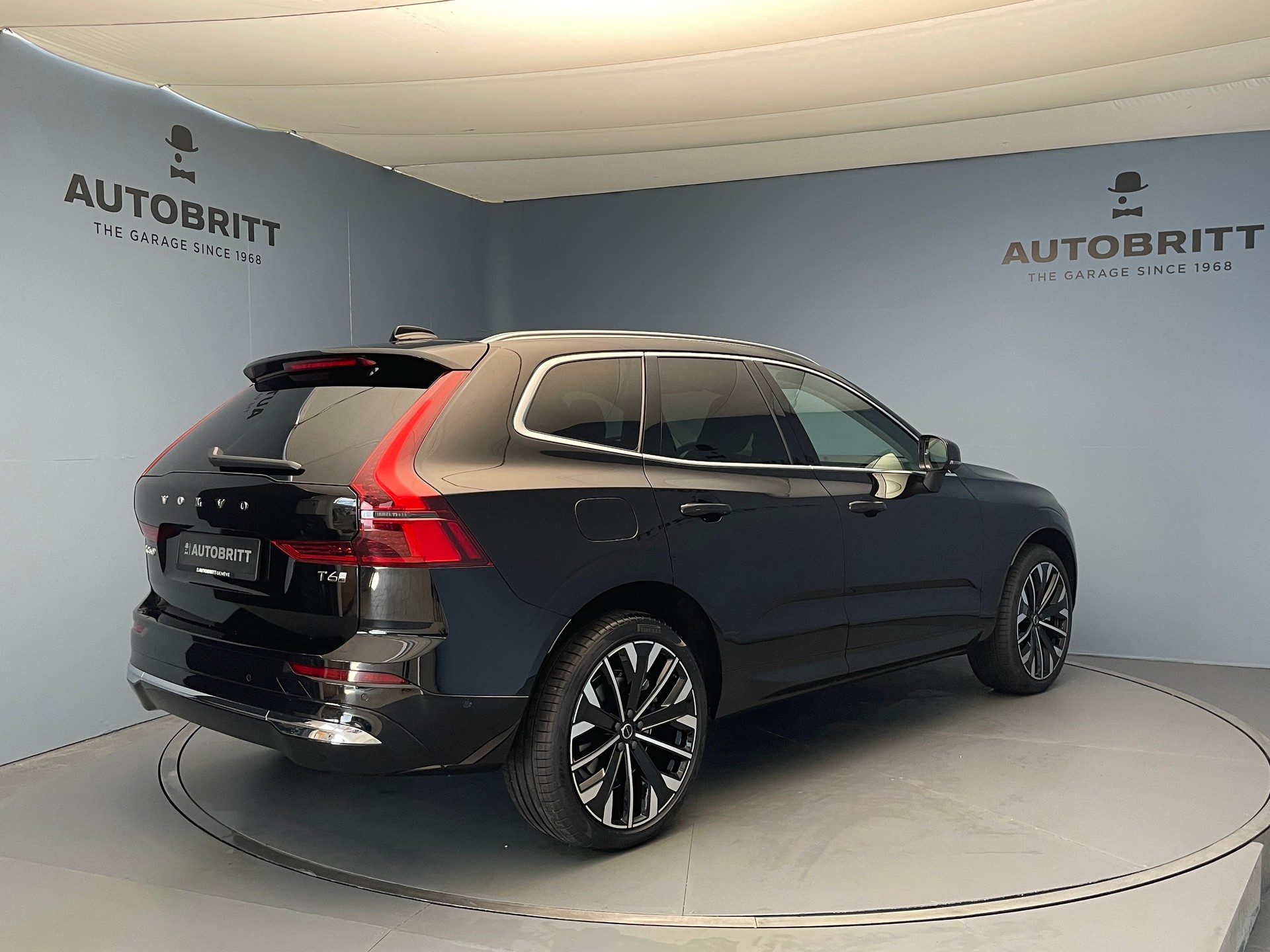 VOLVO XC60 2.0 T6 TE Ultra Bright eAWD-image-4