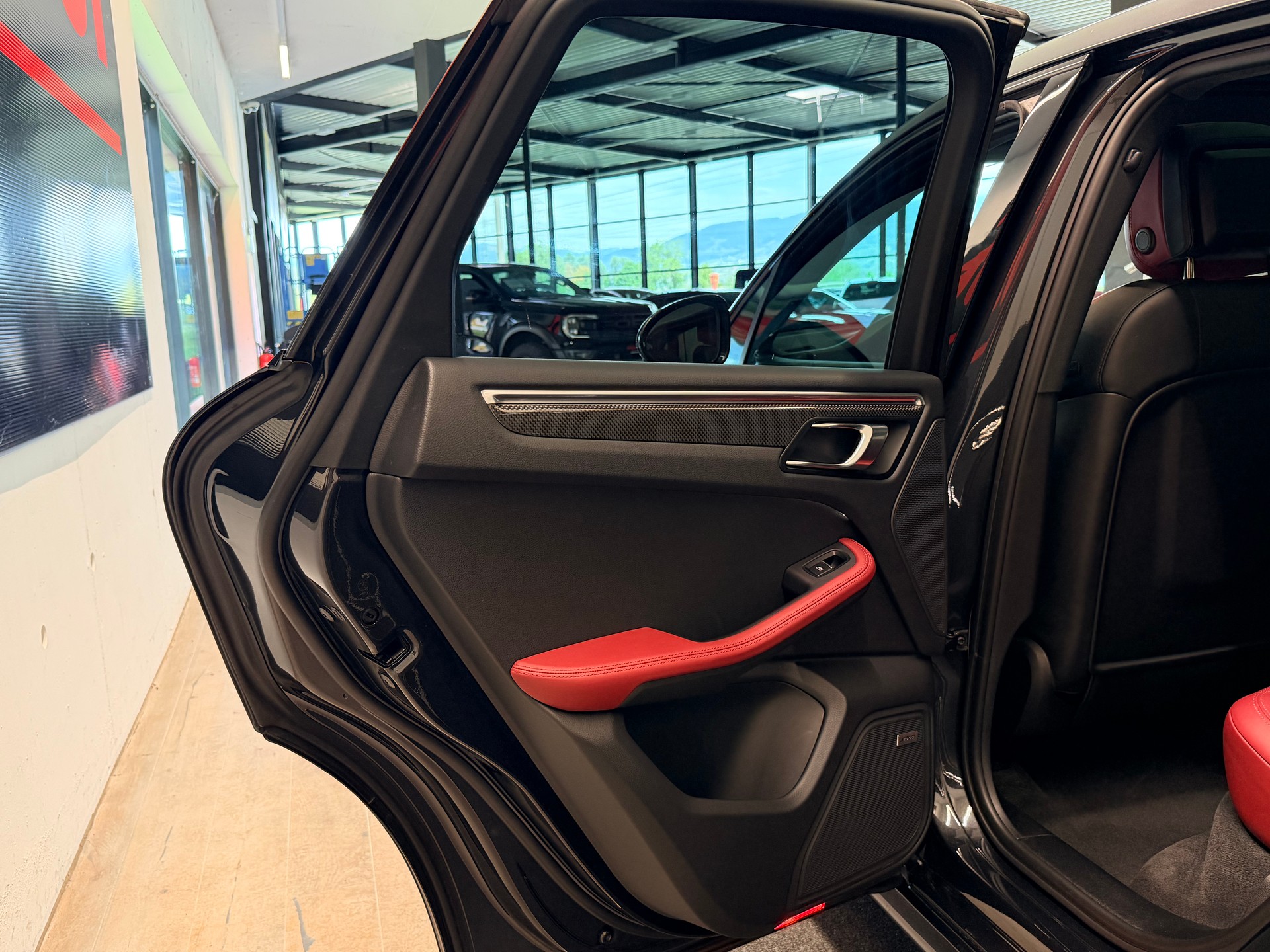PORSCHE Macan GTS PDK-image-15