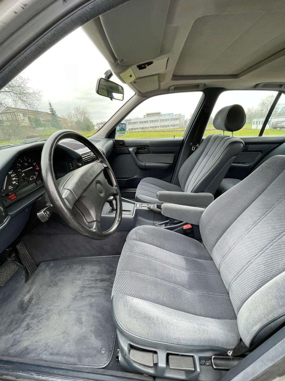 BMW 525i A-image-8