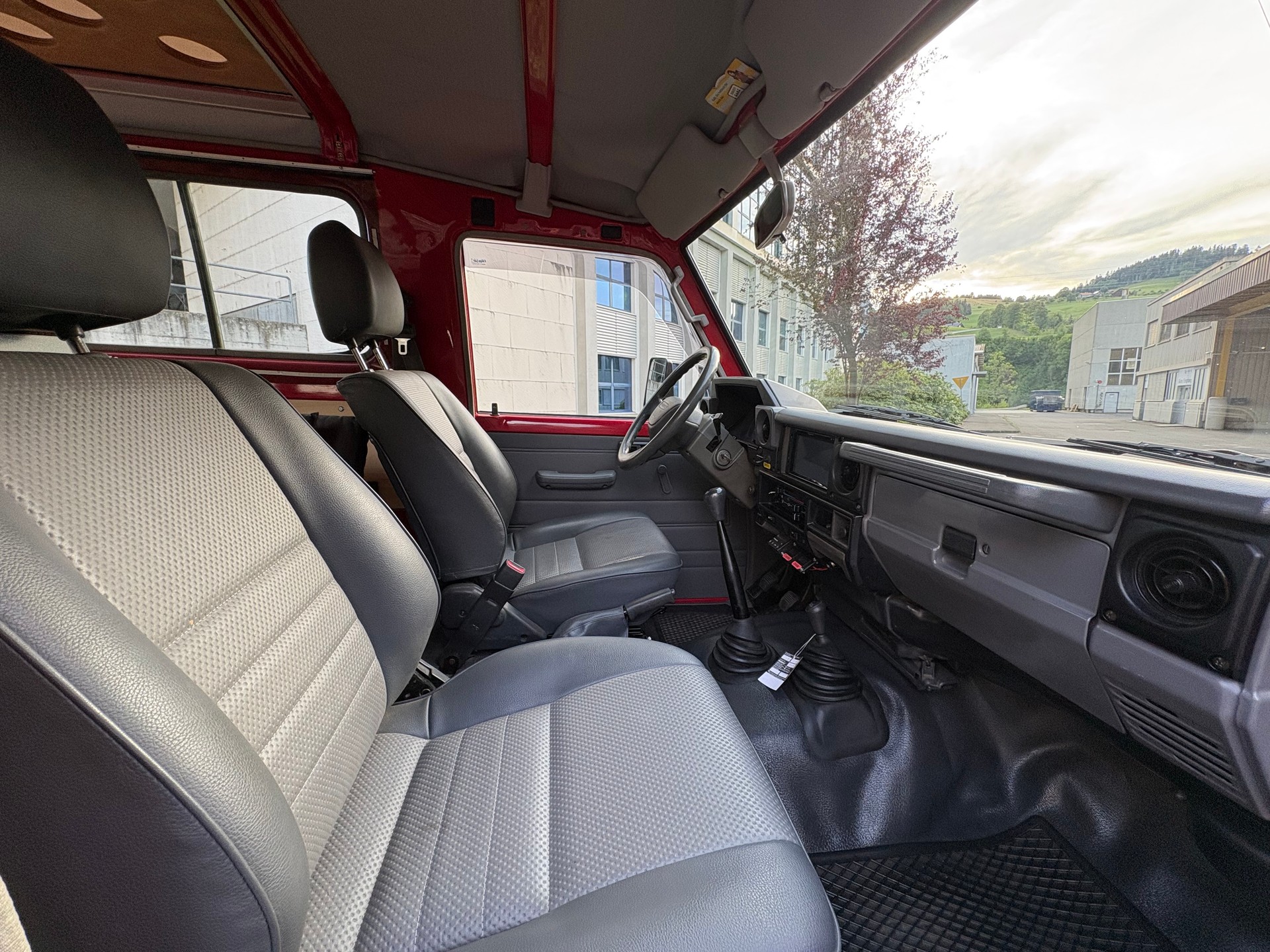 TOYOTA Land Cruiser 400 Hdt Long 4.2D-image-9