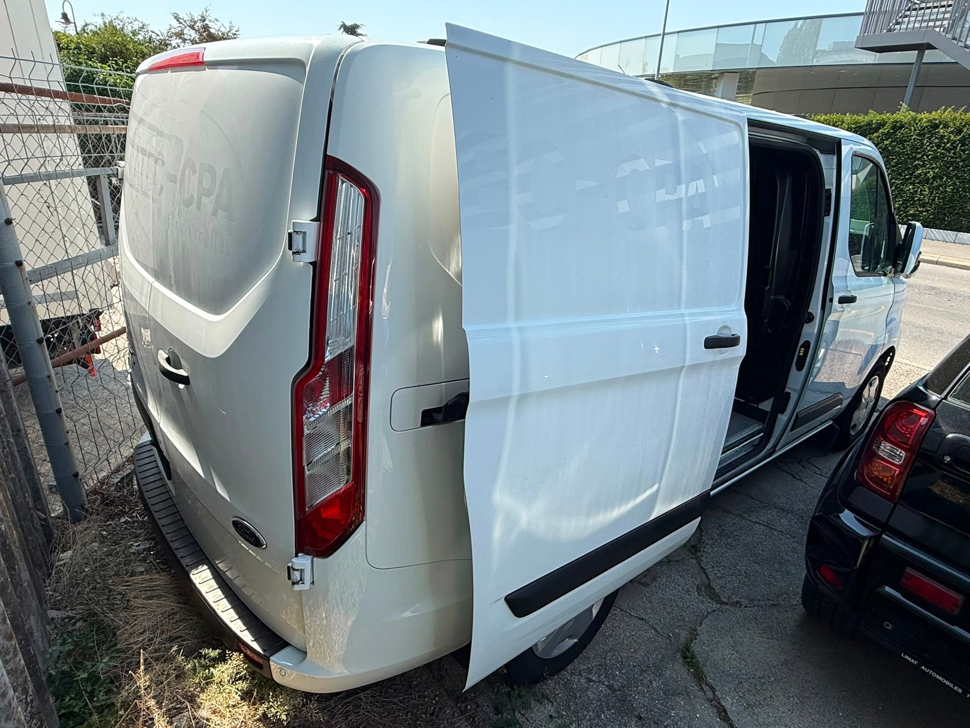 FORD Transit Custom Van 340 L1H1 Limited-image-3