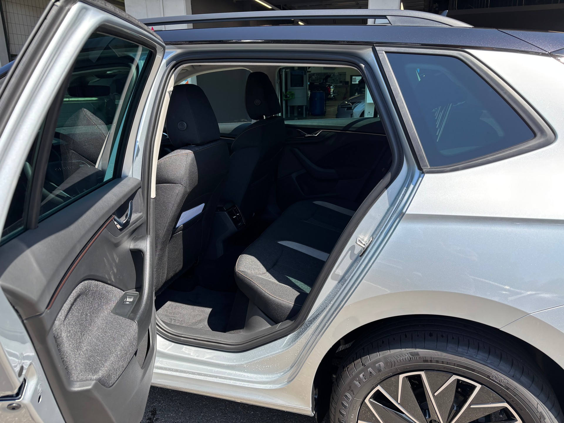 SKODA Kamiq 1.0 TSI Selection DSG-image-11