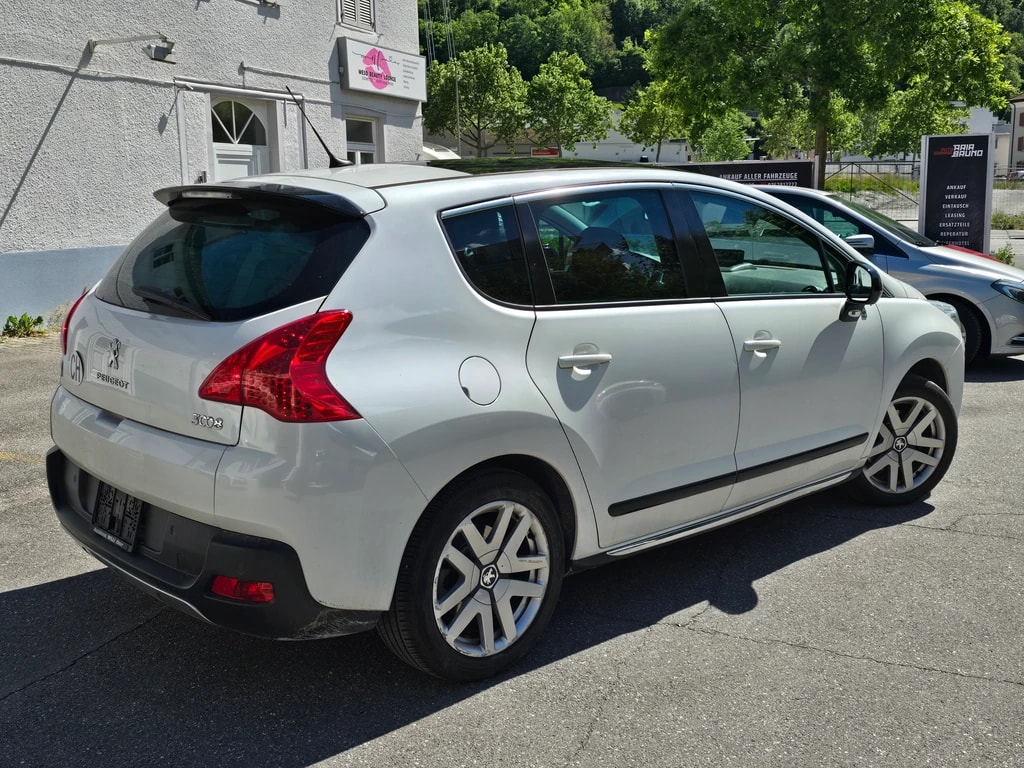PEUGEOT 3008 HYbrid4 2.0 HDI EGS6-image-3