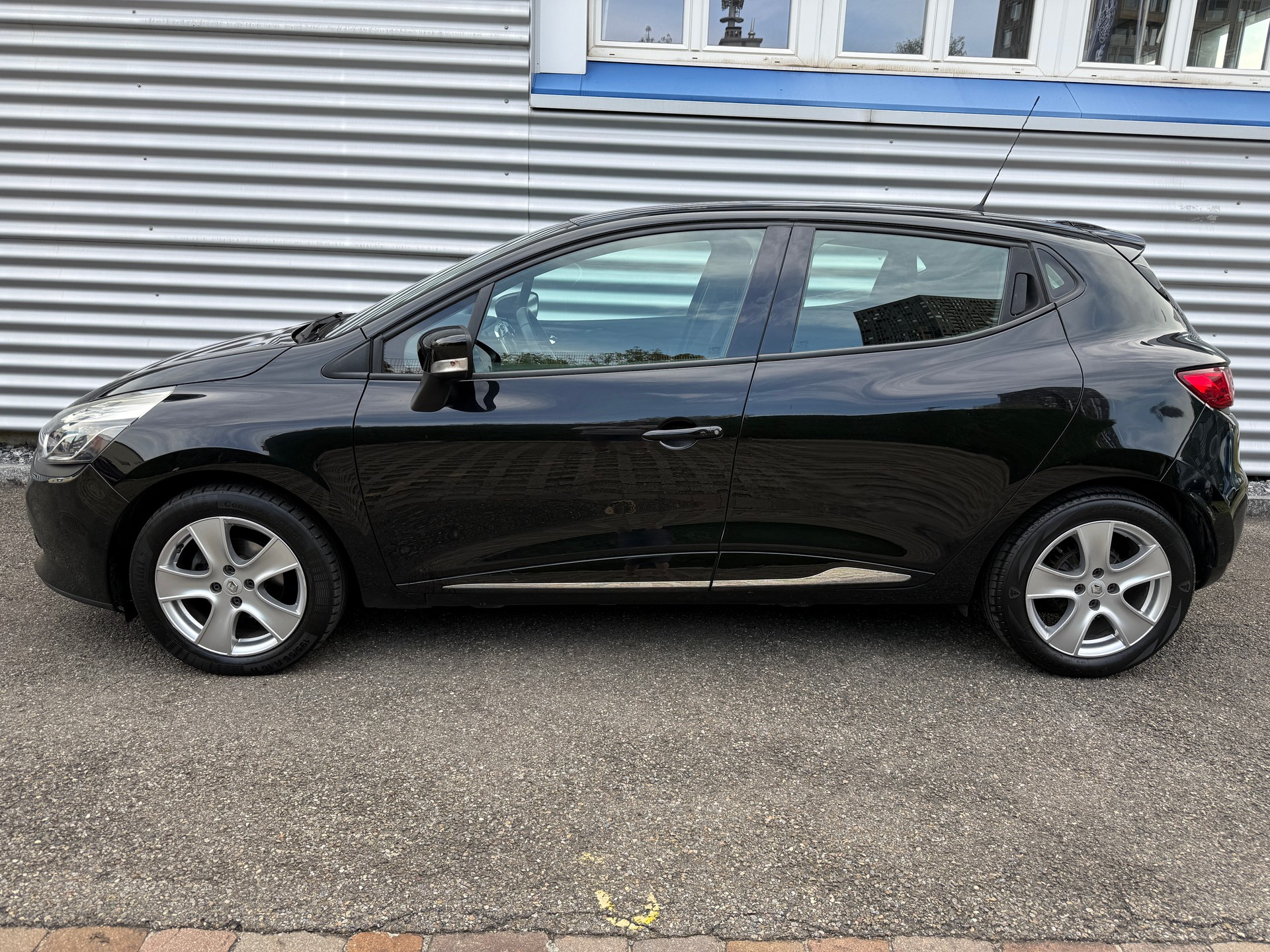 RENAULT Clio 1.2 16V T Swiss Edition EDC-image-2
