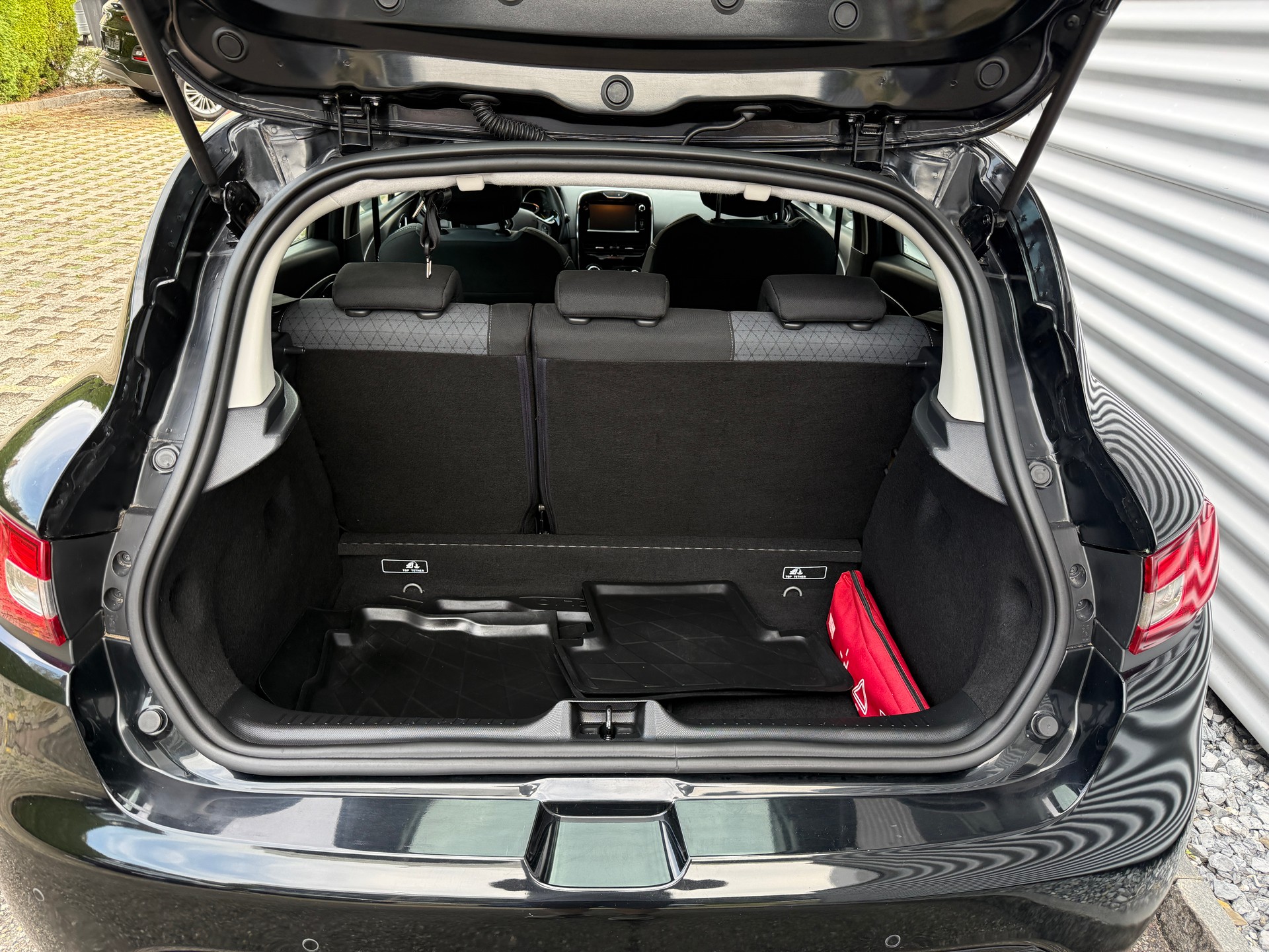 RENAULT Clio 1.2 16V T Swiss Edition EDC-image-6