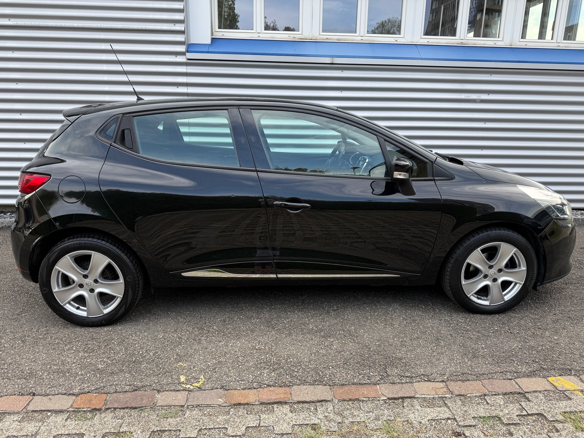 RENAULT Clio 1.2 16V T Swiss Edition EDC-image-13