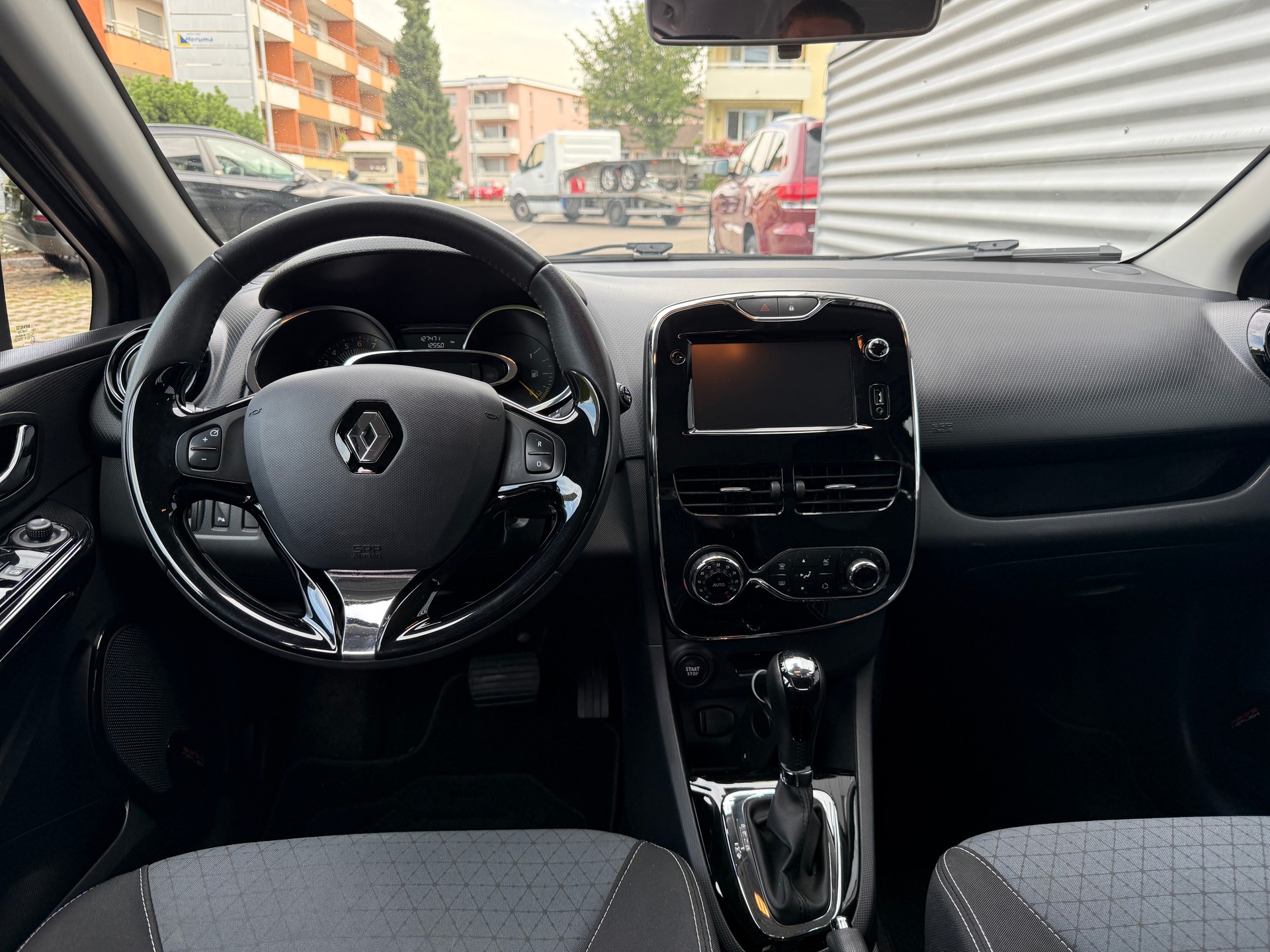 RENAULT Clio 1.2 16V T Swiss Edition EDC-image-5