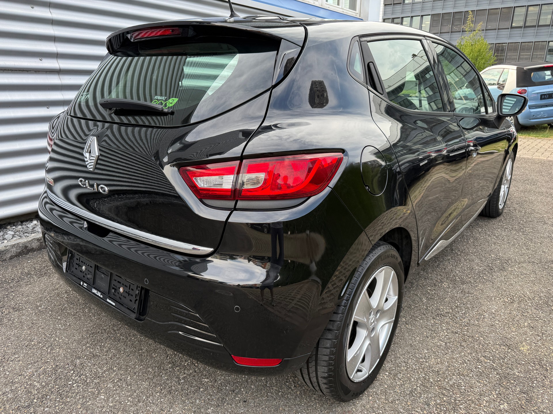 RENAULT Clio 1.2 16V T Swiss Edition EDC-image-12
