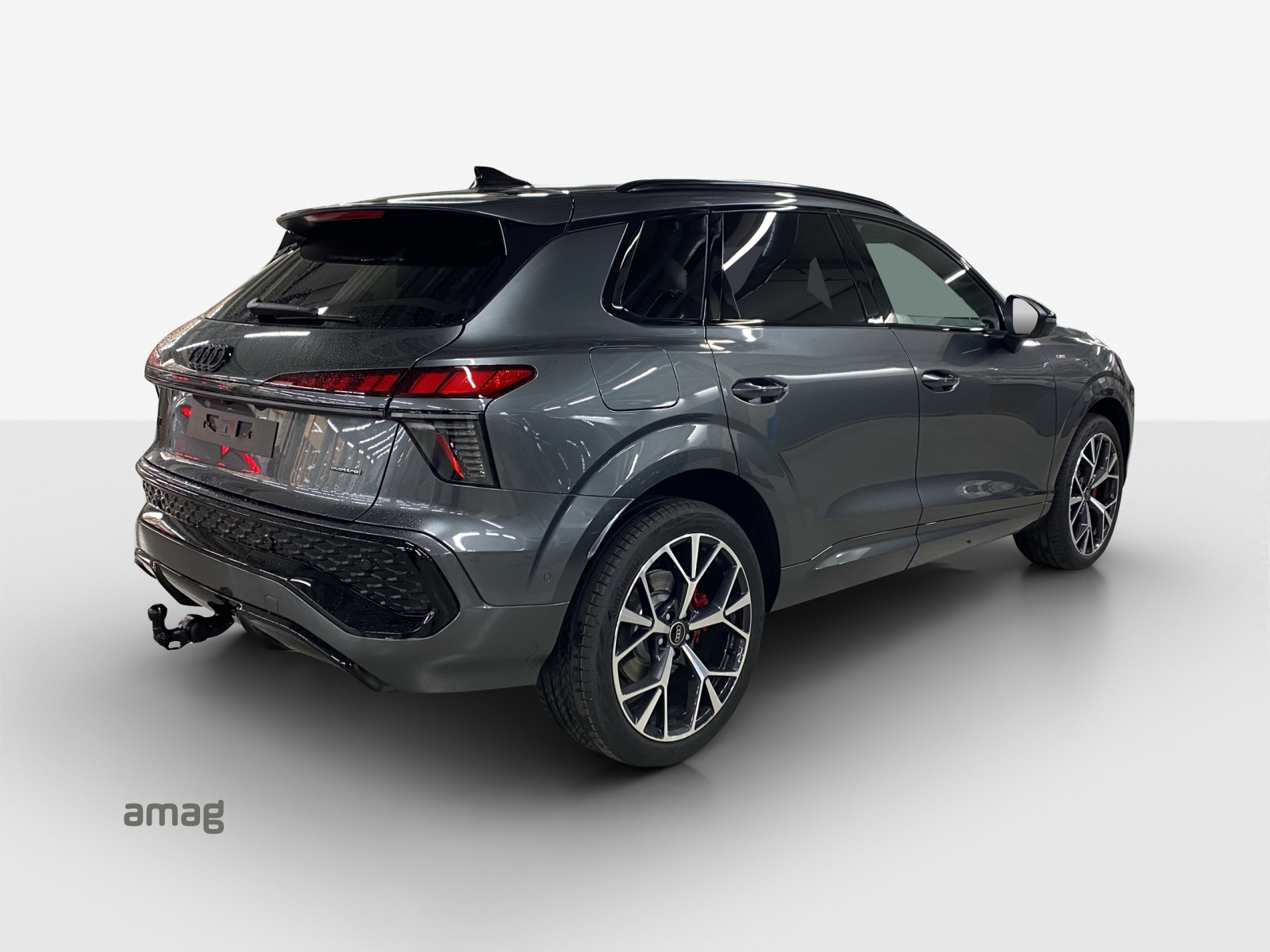 AUDI Q3 SUV TFSI quattro 195 kW S tronic-image-4