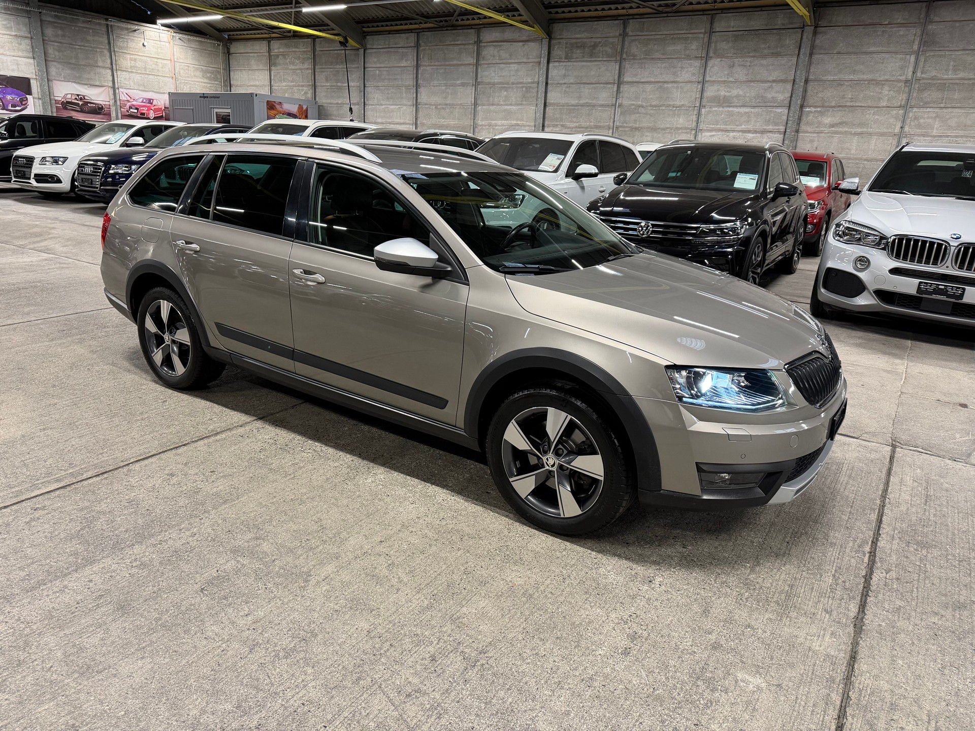 SKODA Octavia Combi 1.8 TSI Scout 4x4 DSG-image-1