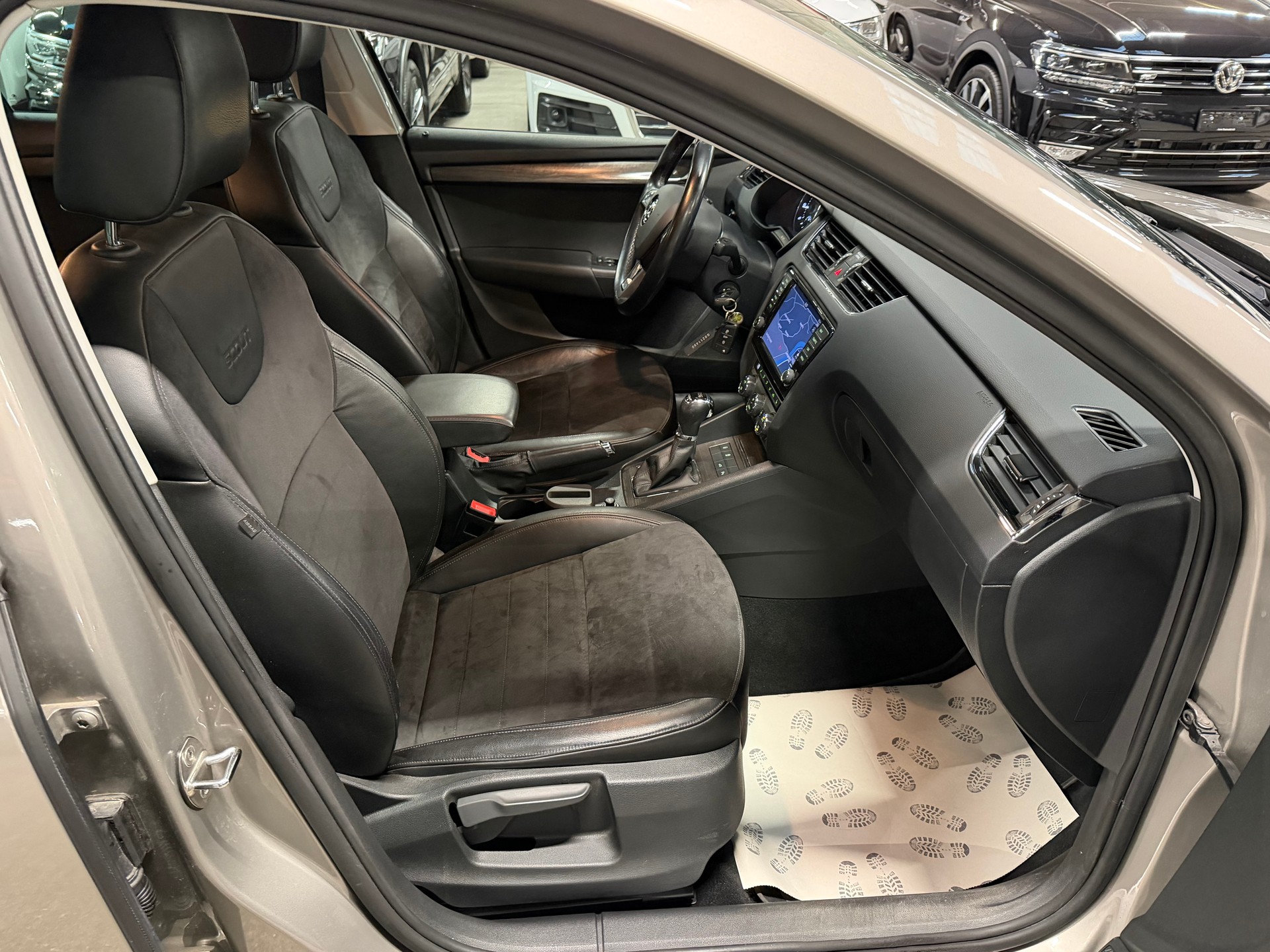 SKODA Octavia Combi 1.8 TSI Scout 4x4 DSG-image-18