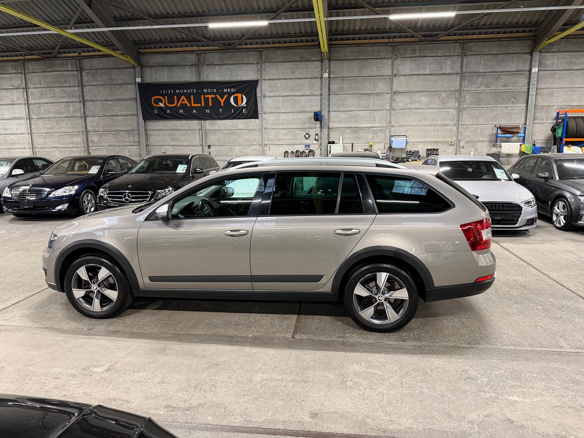 SKODA Octavia Combi 1.8 TSI Scout 4x4 DSG-image-8