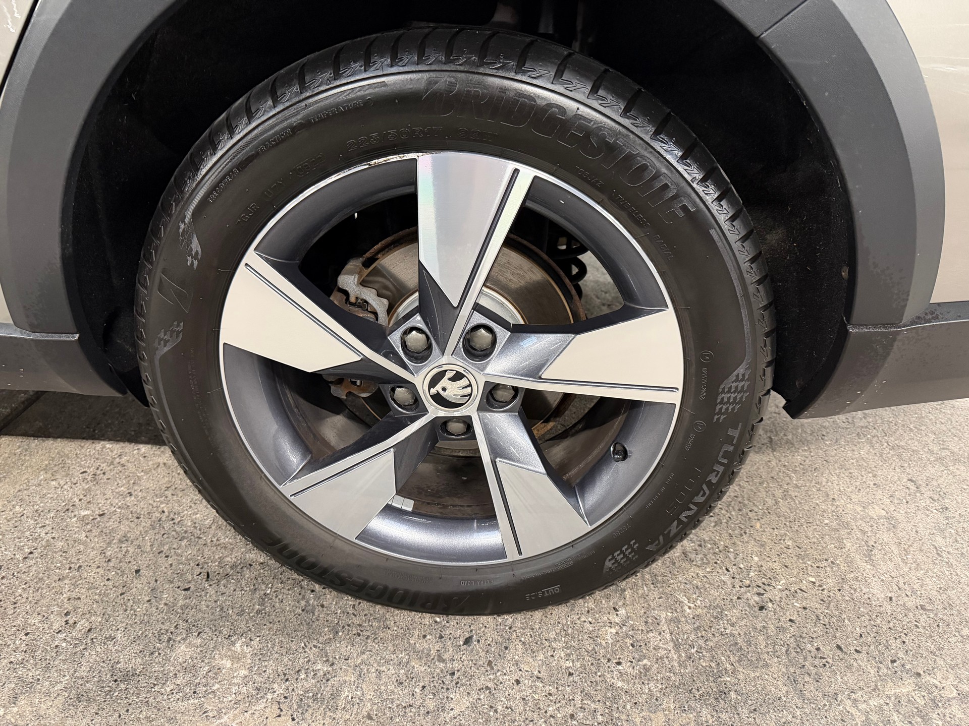 SKODA Octavia Combi 1.8 TSI Scout 4x4 DSG-image-11