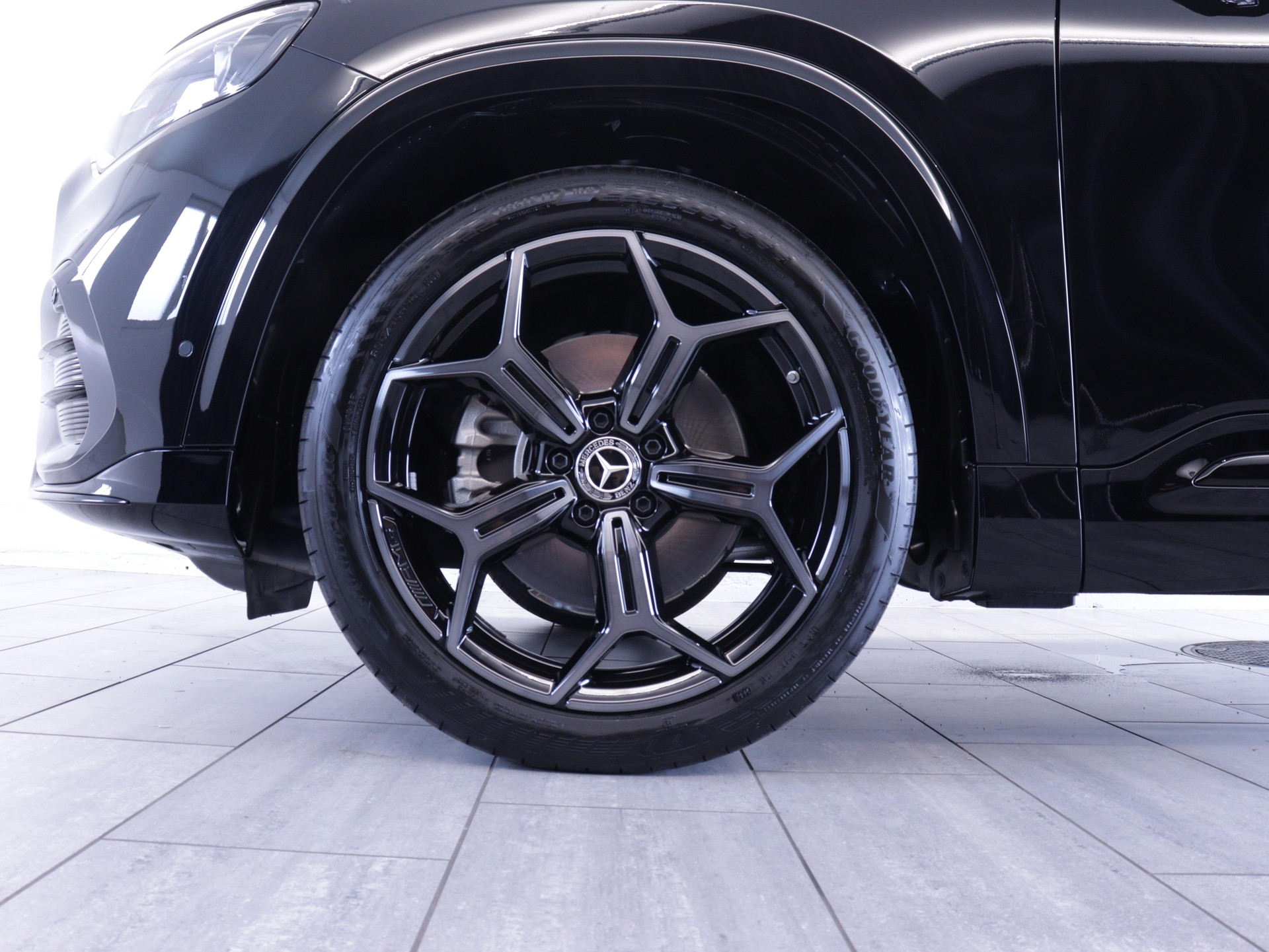 MERCEDES-BENZ GLB 220 4matic-image-14