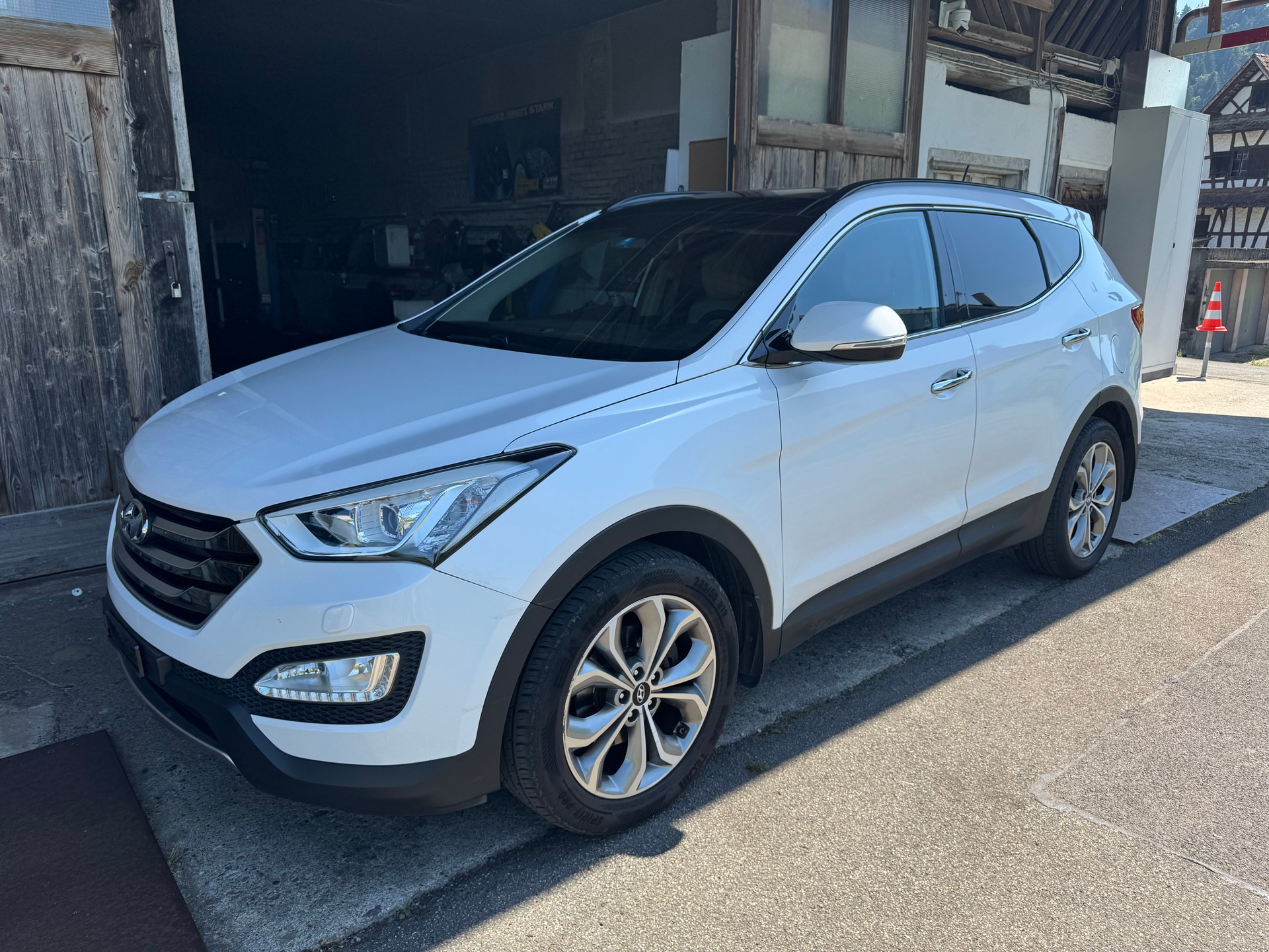 HYUNDAI Santa Fe 2.2 CRDI Premium 4WD Automatic-image-3